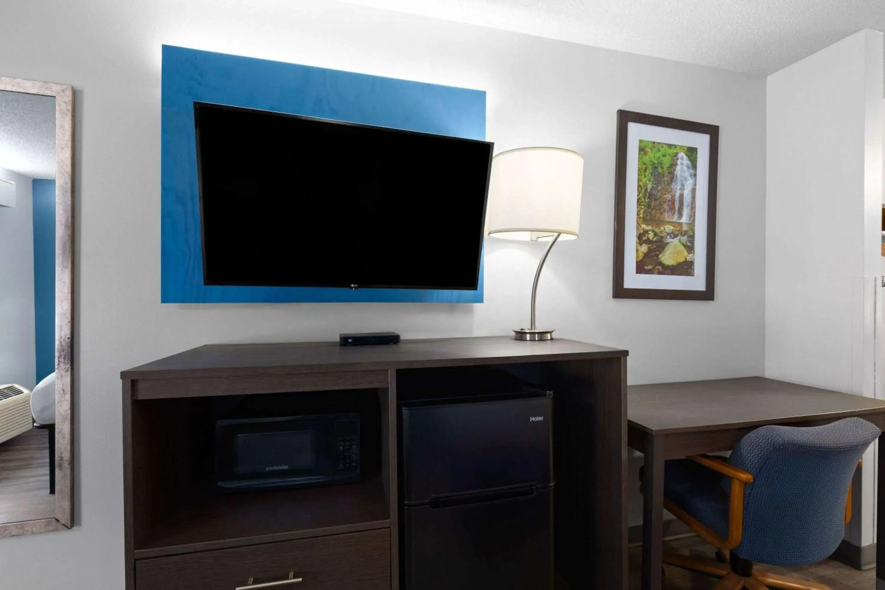 Double Room with Two Double Beds - Non-Smoking in Baymont by Wyndham Selma Double Room with Two Double Beds - Non-Smoking in Baymont by Wyndham Selma