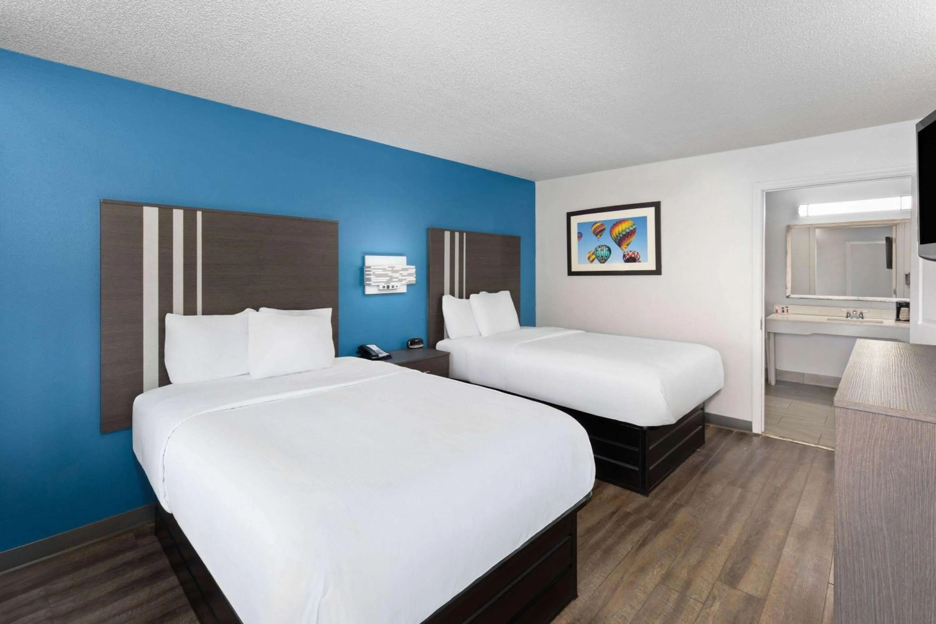 Photo of the whole room, Bed in Baymont by Wyndham Selma