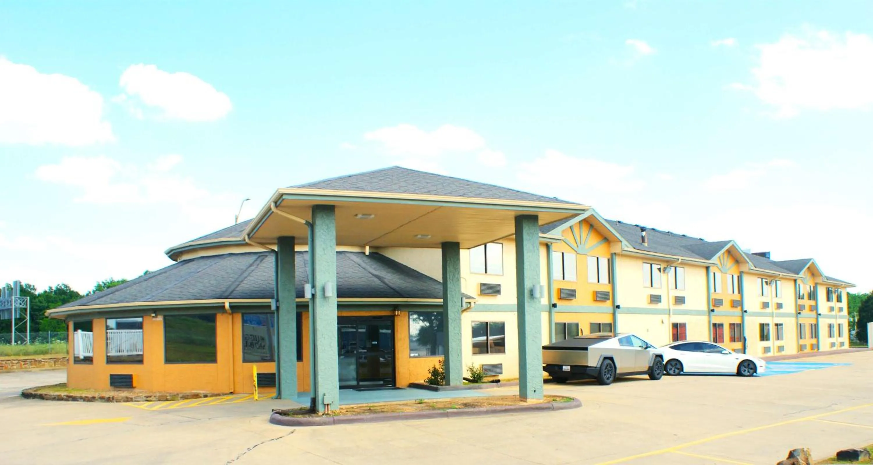 Property building in Sonesta Essential Van Buren-Fort Smith