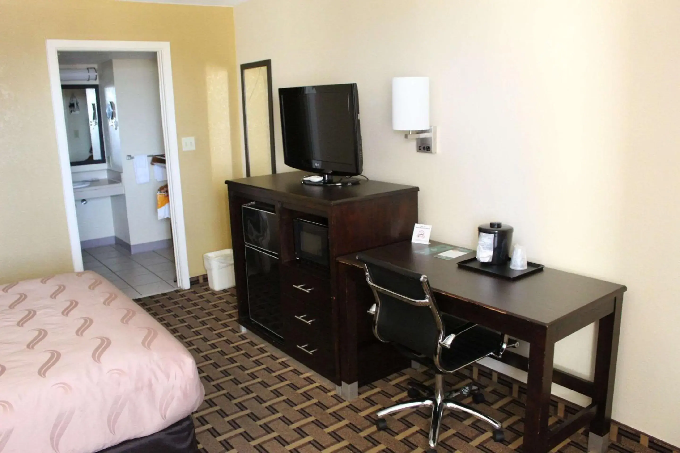 Bedroom, Bed in Quality Inn Conway - Greenbrier Bedroom, Bed in Quality Inn Conway - Greenbrier