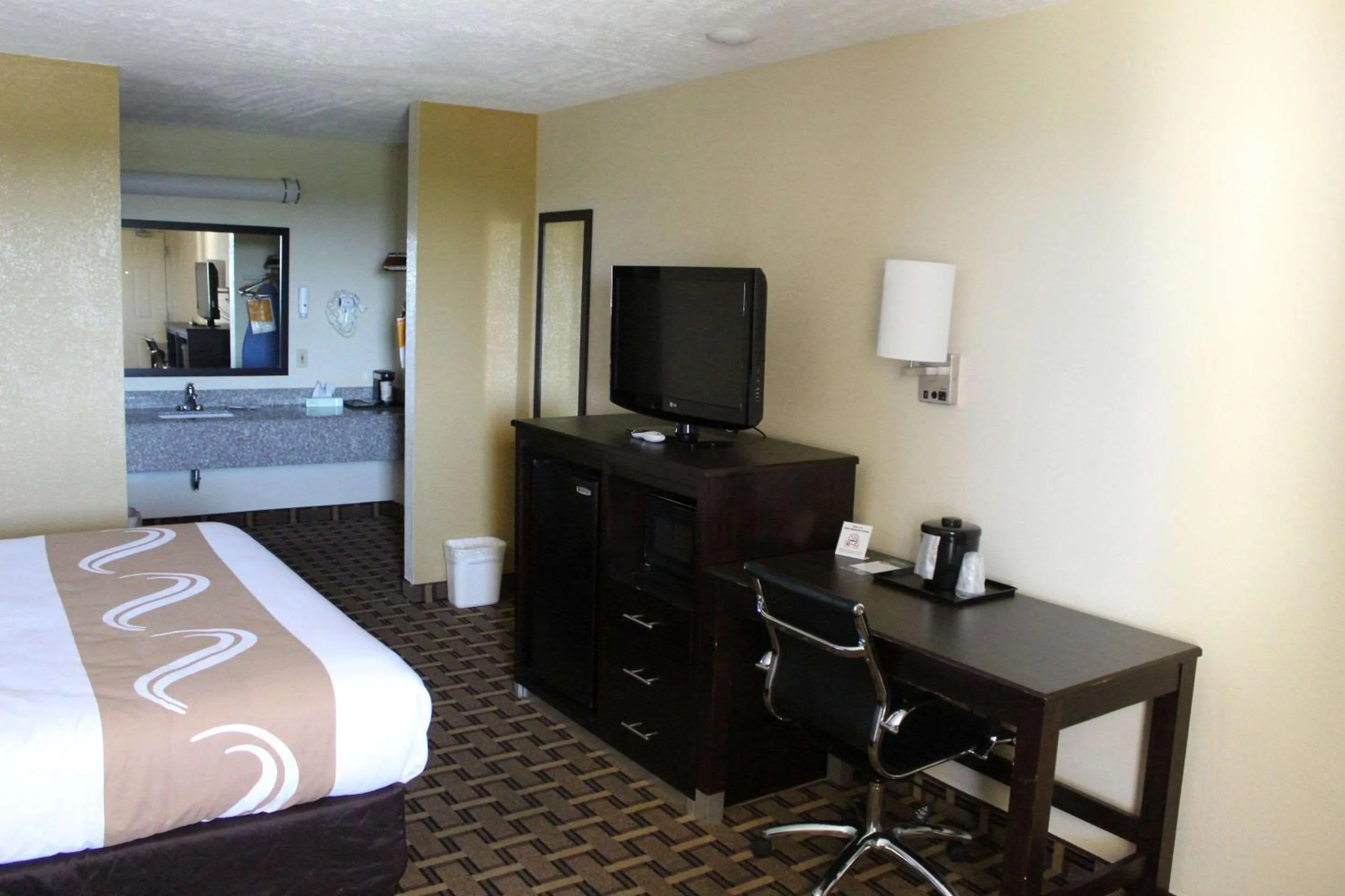 Bedroom in Quality Inn Conway - Greenbrier