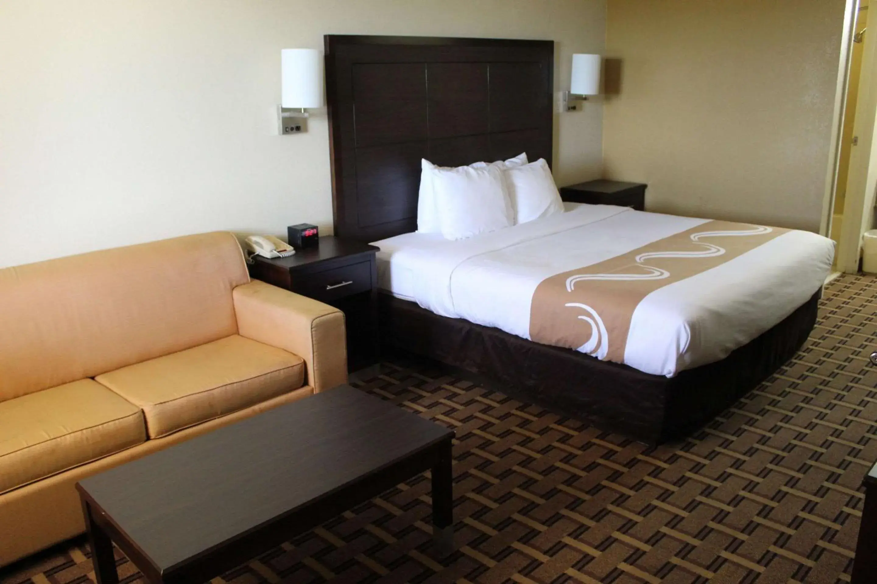 Bedroom, Bed in Quality Inn Conway - Greenbrier Bedroom, Bed in Quality Inn Conway - Greenbrier