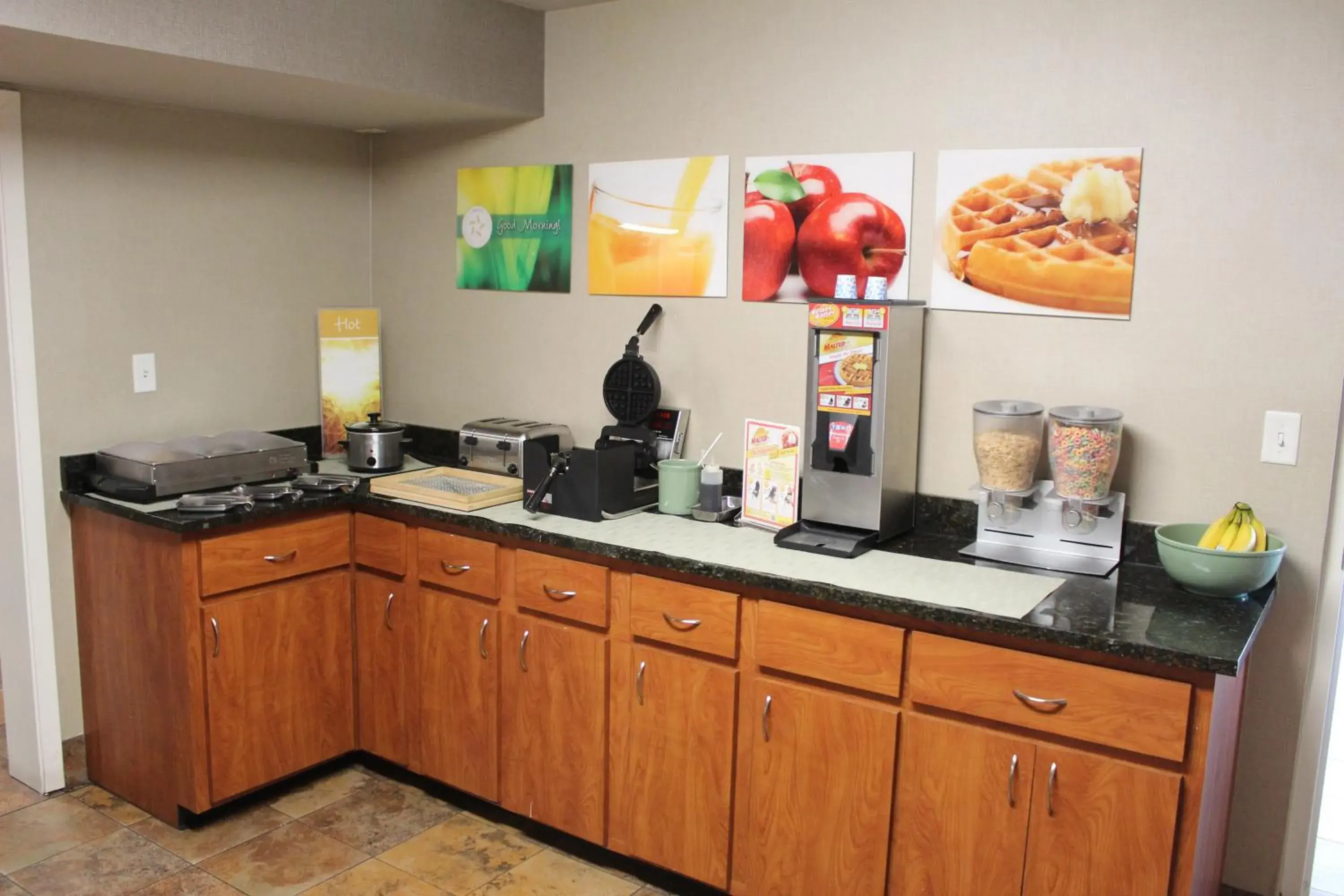Continental breakfast in Quality Inn Conway - Greenbrier Continental breakfast in Quality Inn Conway - Greenbrier