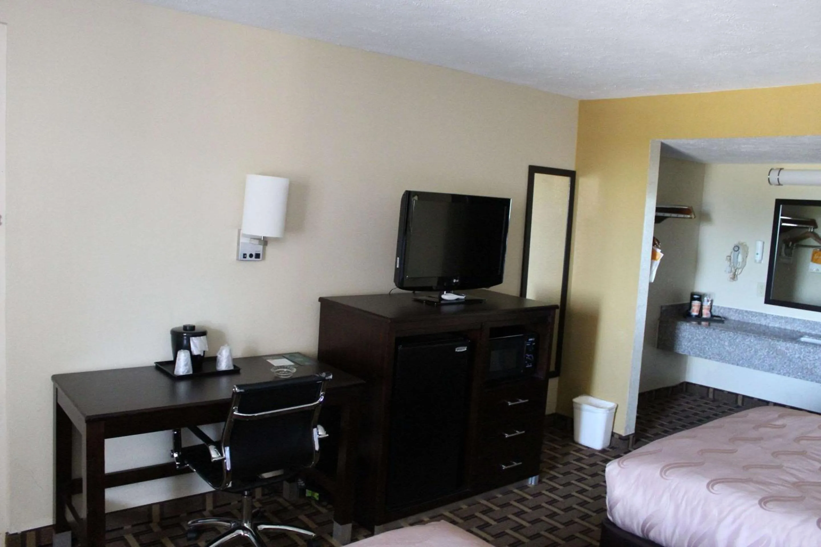 Bedroom in Quality Inn Conway - Greenbrier
