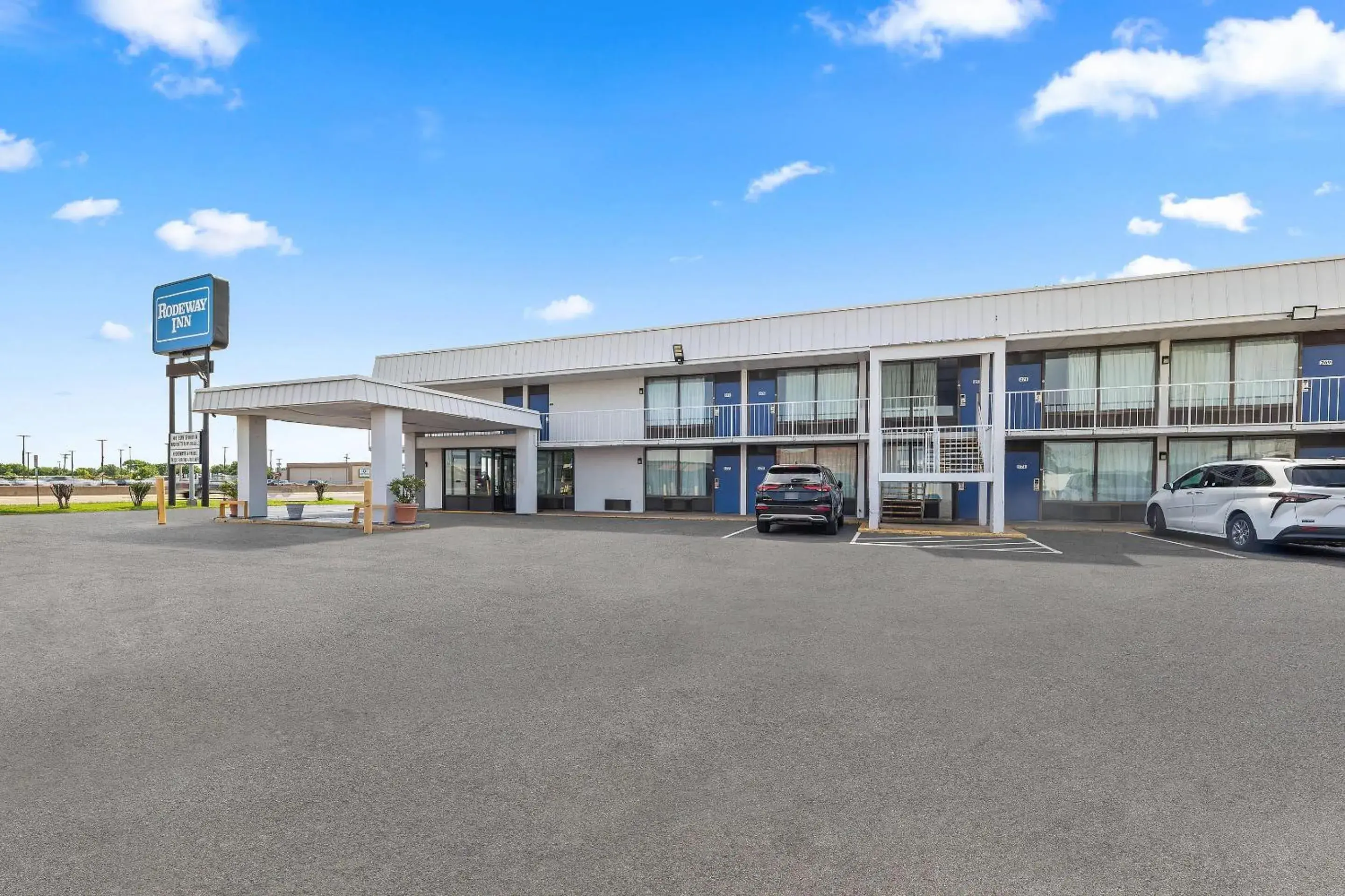 Property building in Rodeway Inn West Memphis Property building in Rodeway Inn West Memphis