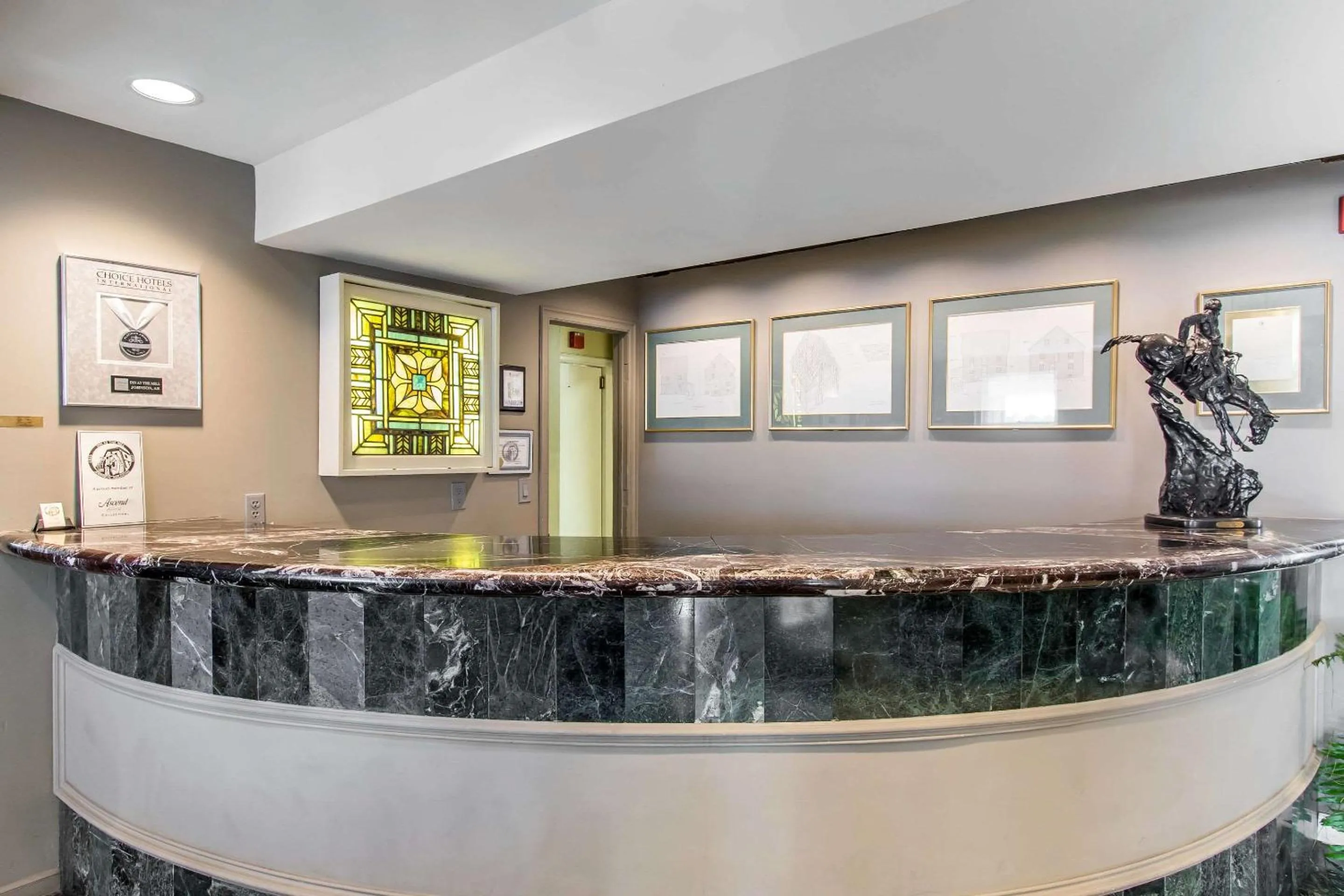 Lobby or reception in Inn at the Mill, an Ascend Collection Hotel