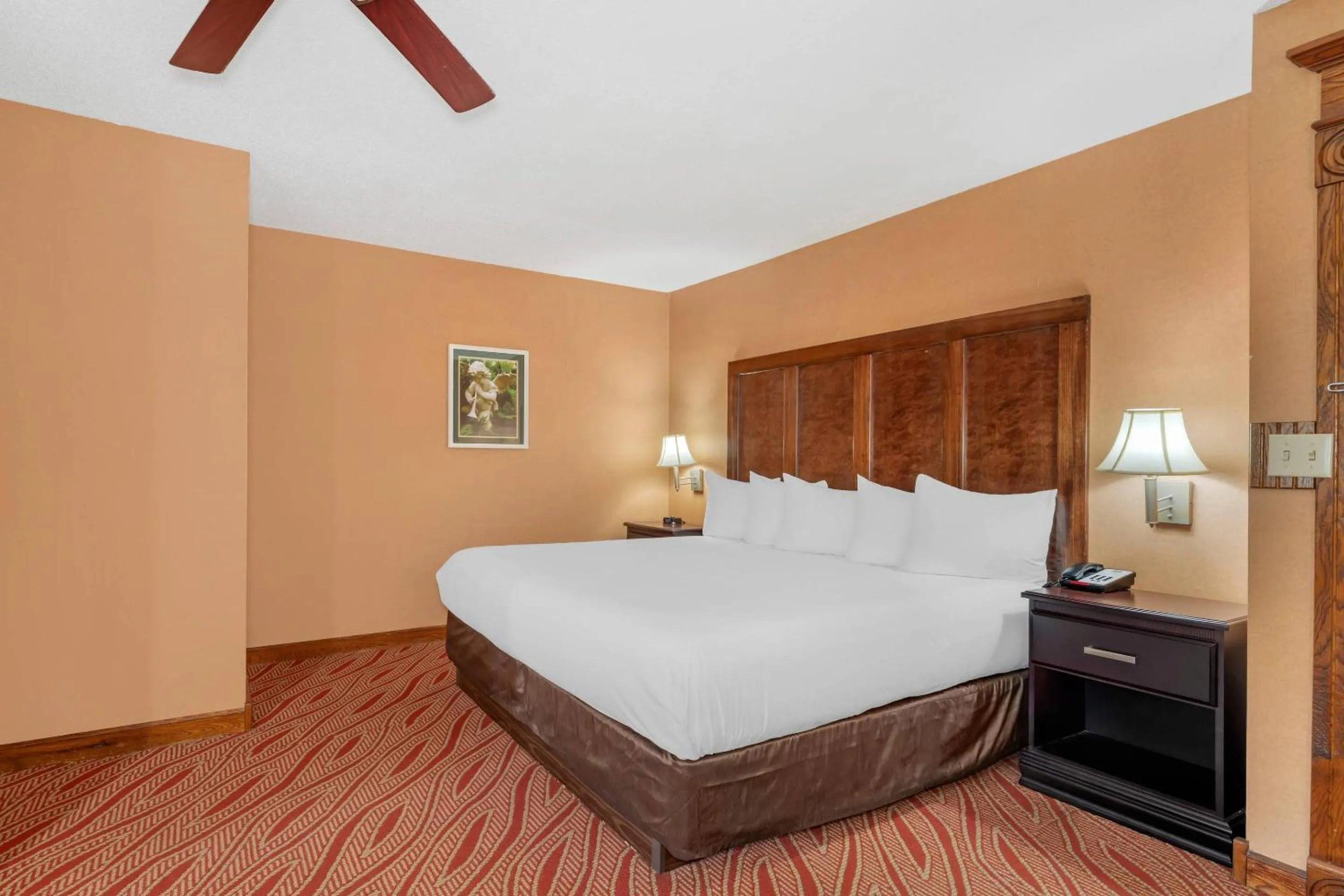 Bedroom, Bed in Quality Inn Eureka Springs South