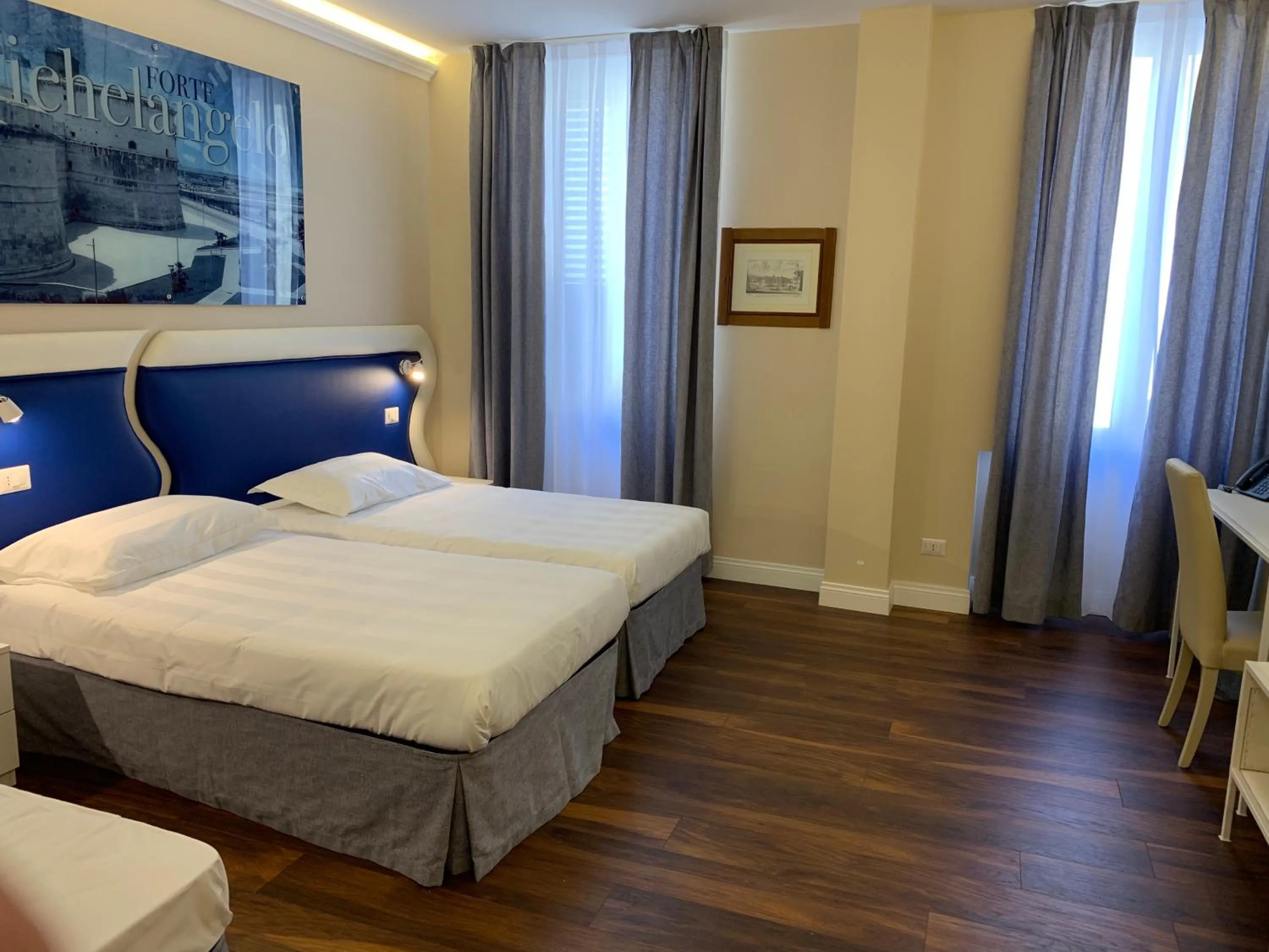 Photo of the whole room, Bed in 7 Bell's House