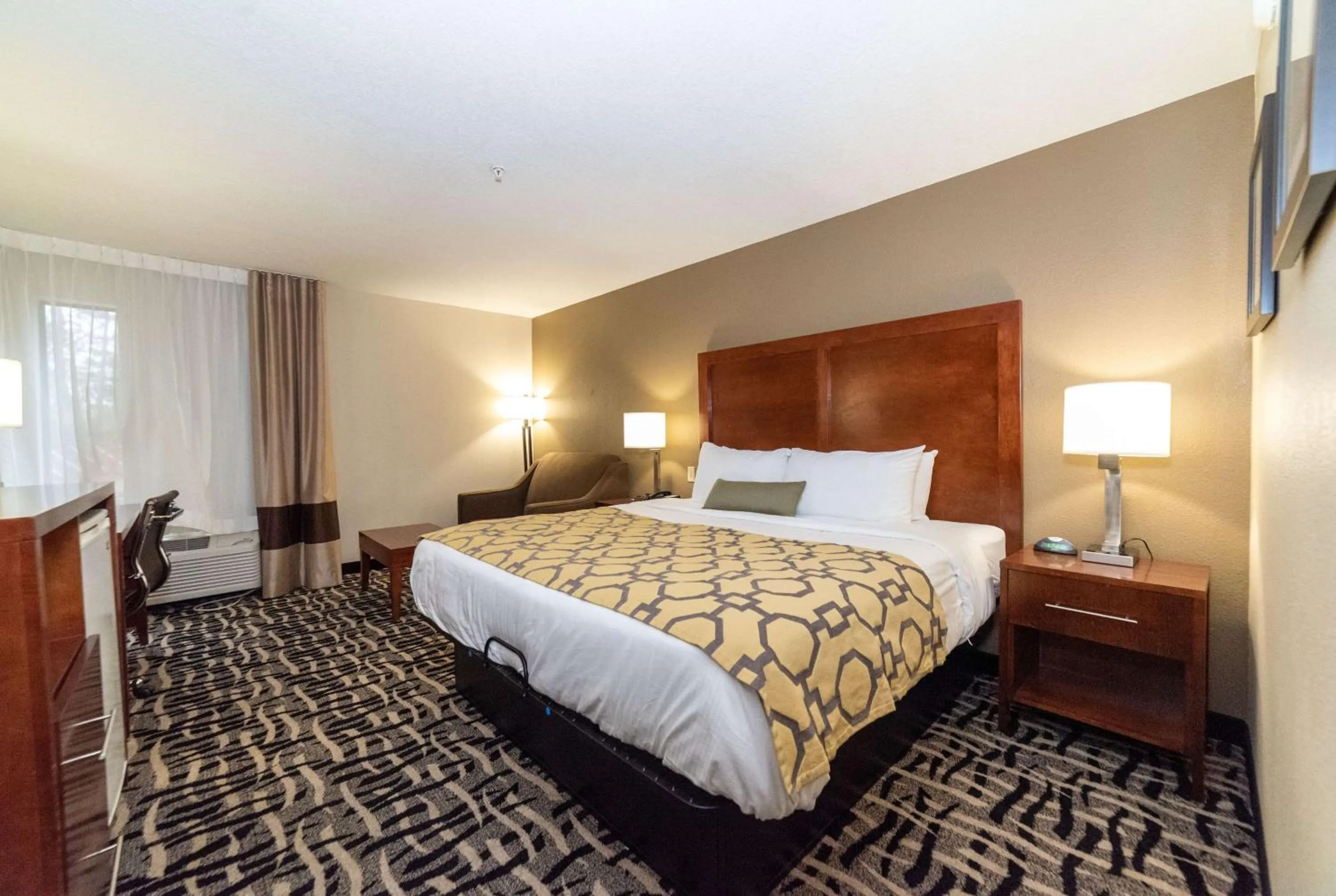 Photo of the whole room, Bed in Baymont by Wyndham Caddo Valley/Arkadelphia