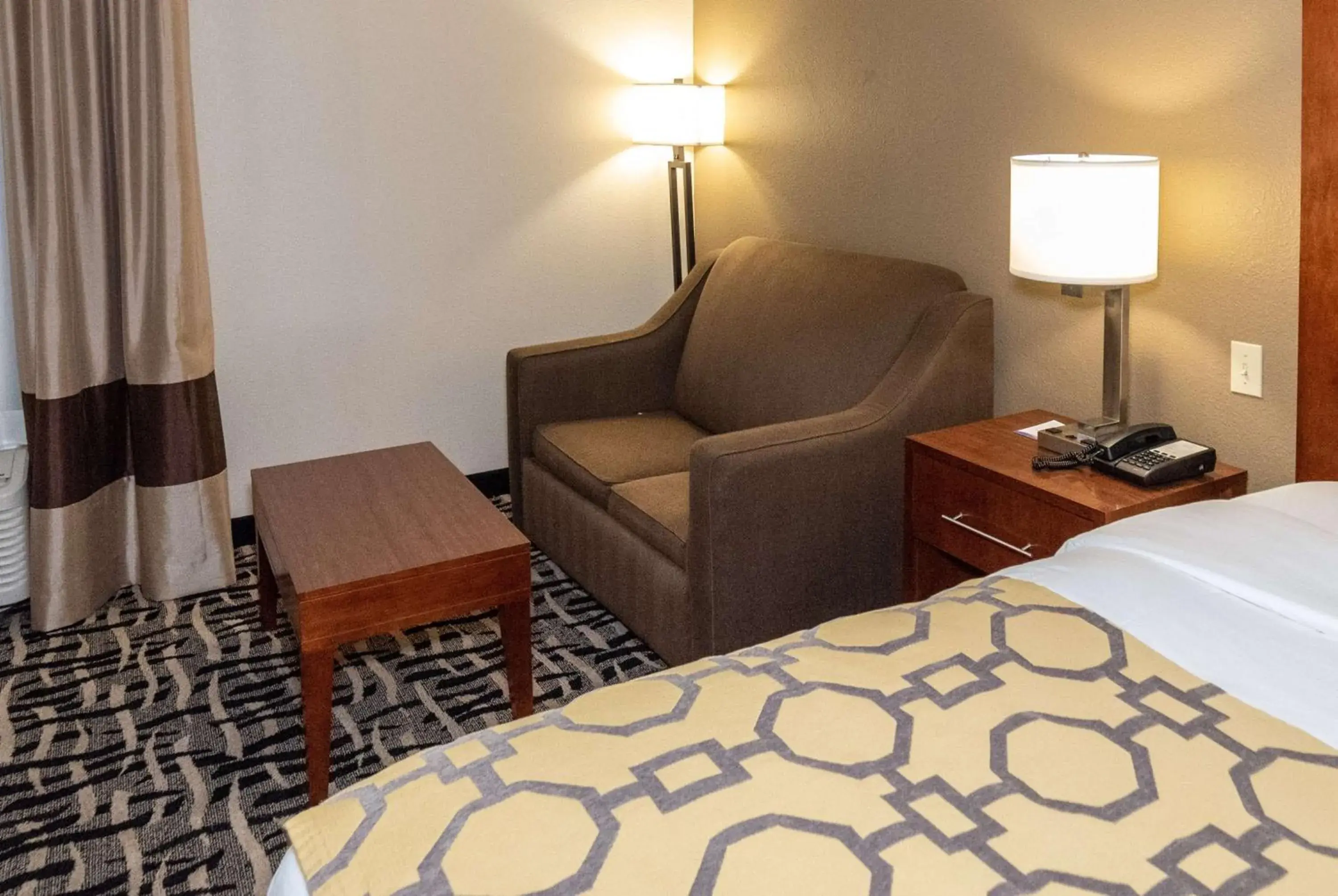 Photo of the whole room, Bed in Baymont by Wyndham Caddo Valley/Arkadelphia Photo of the whole room, Bed in Baymont by Wyndham Caddo Valley/Arkadelphia