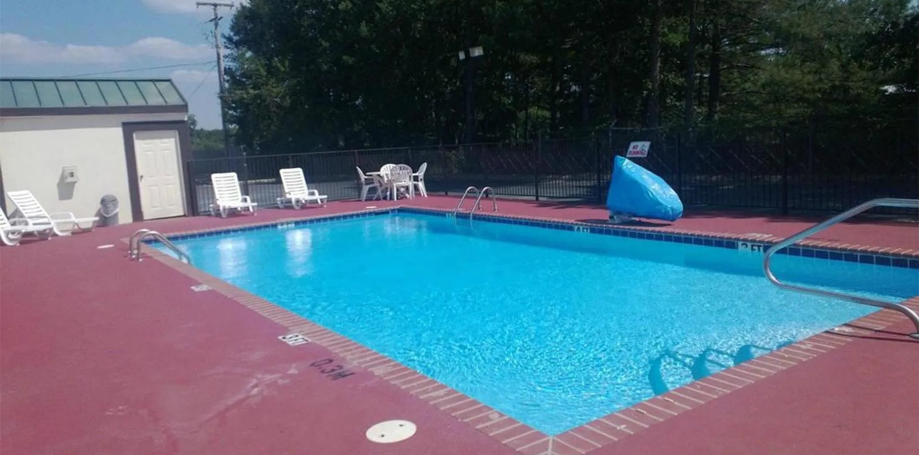 Swimming pool in Baymont by Wyndham Caddo Valley/Arkadelphia