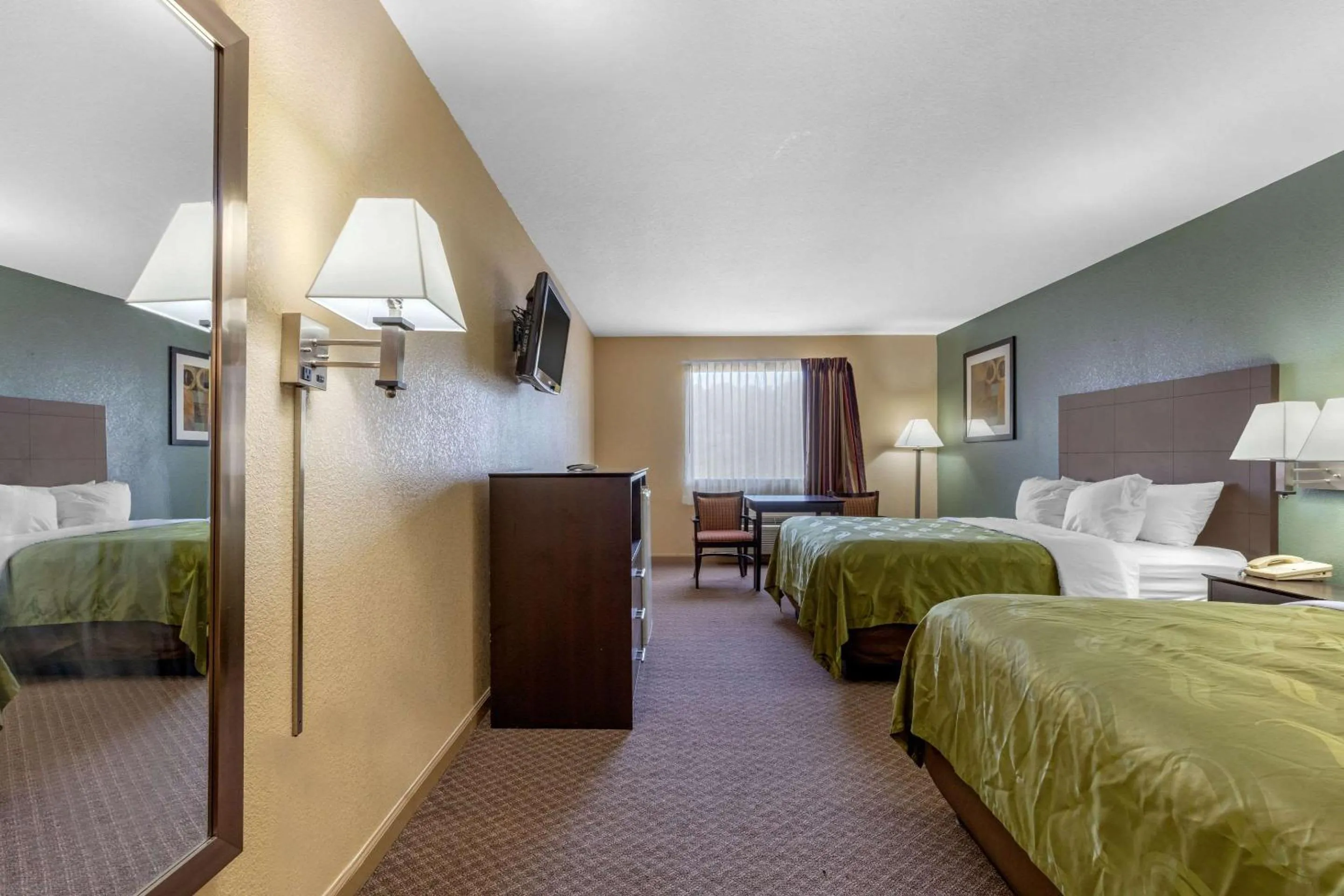 Photo of the whole room, Bed in Quality Inn West Memphis I-40