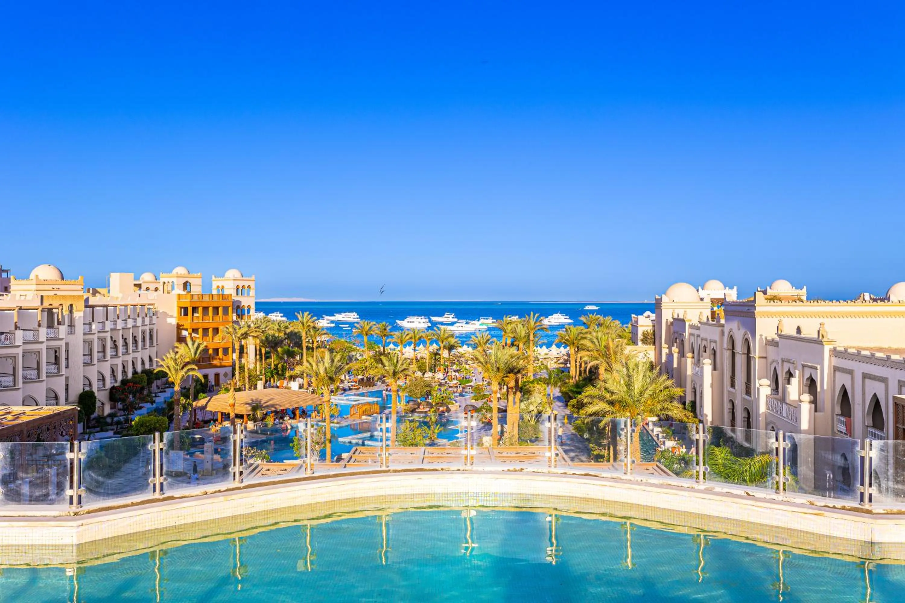 Property building in Grand Palace - Couples only 18 years plus