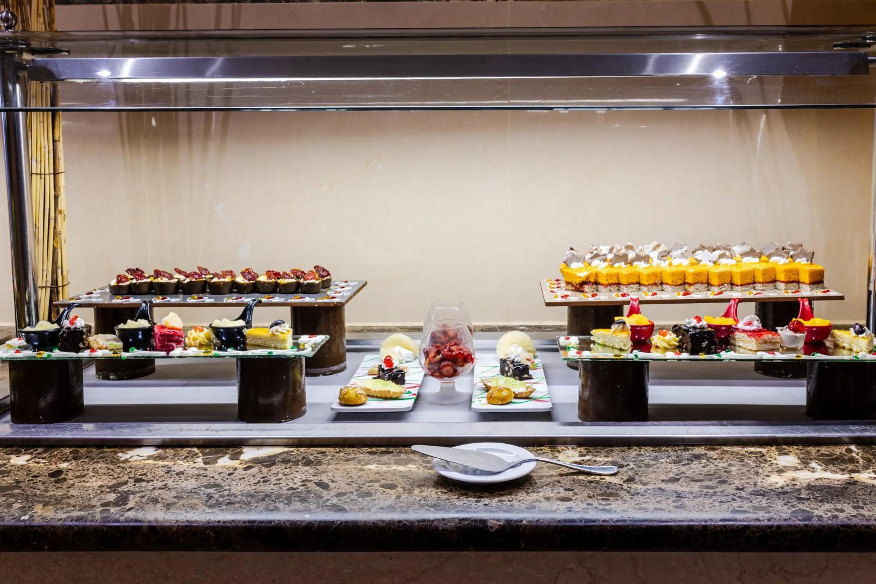 Restaurant/places to eat in Grand Palace - Couples only 18 years plus