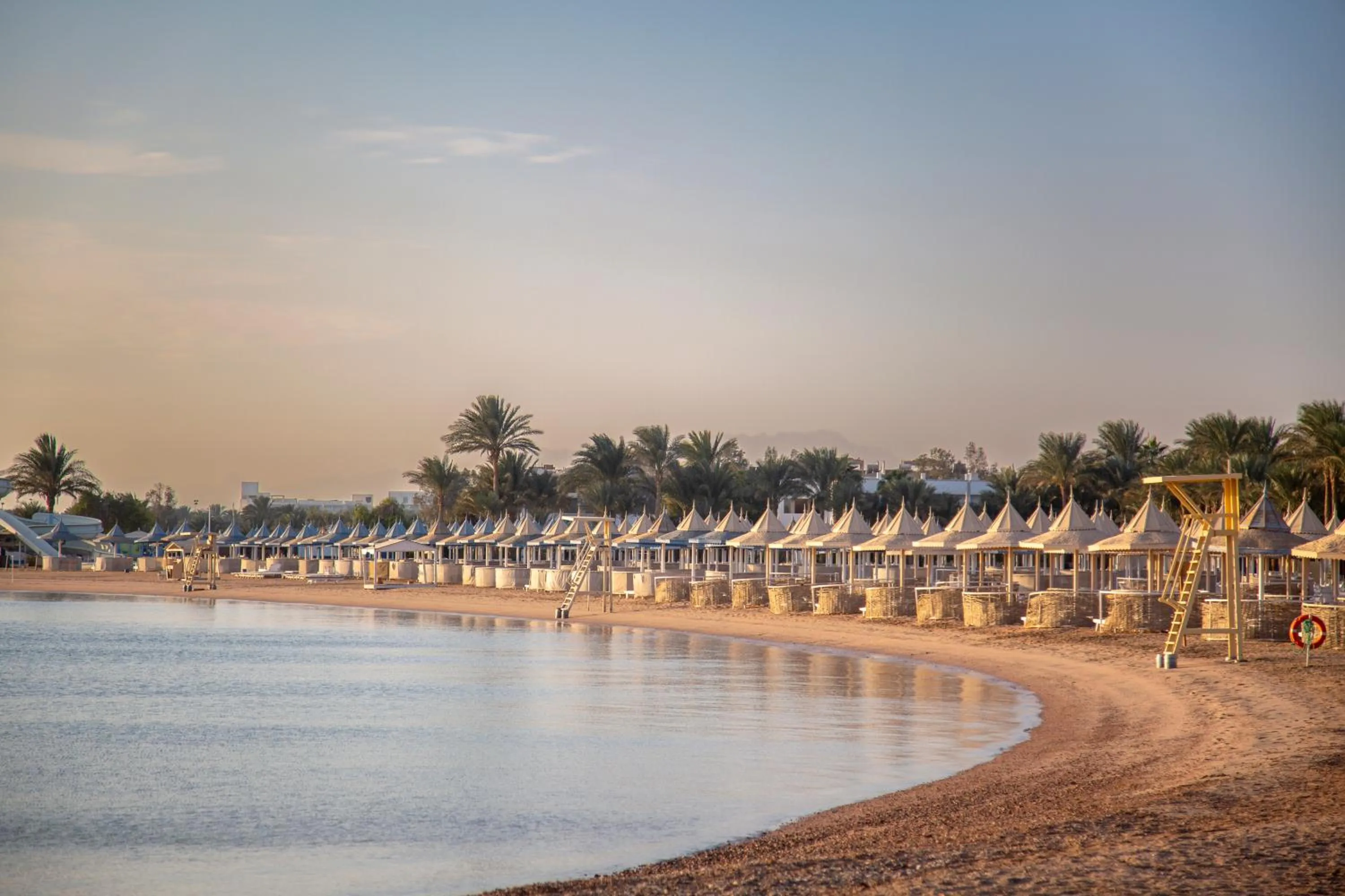 Beach in Grand Palace - Couples only 18 years plus