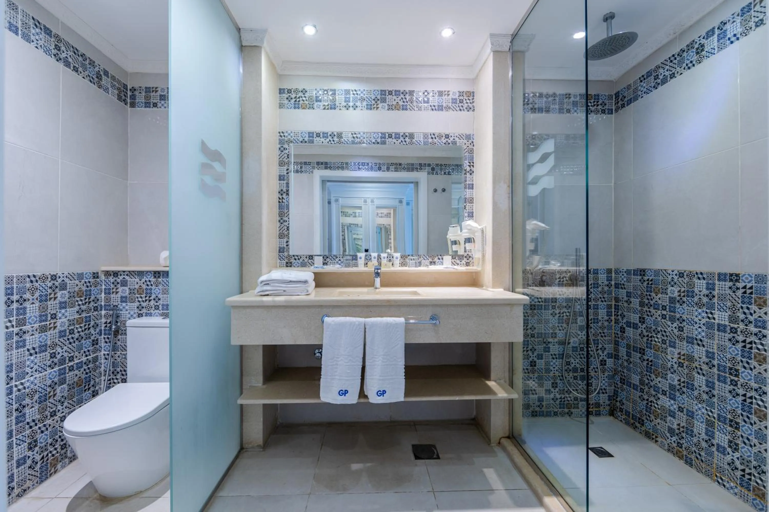 Bathroom in Grand Palace - Couples only 18 years plus