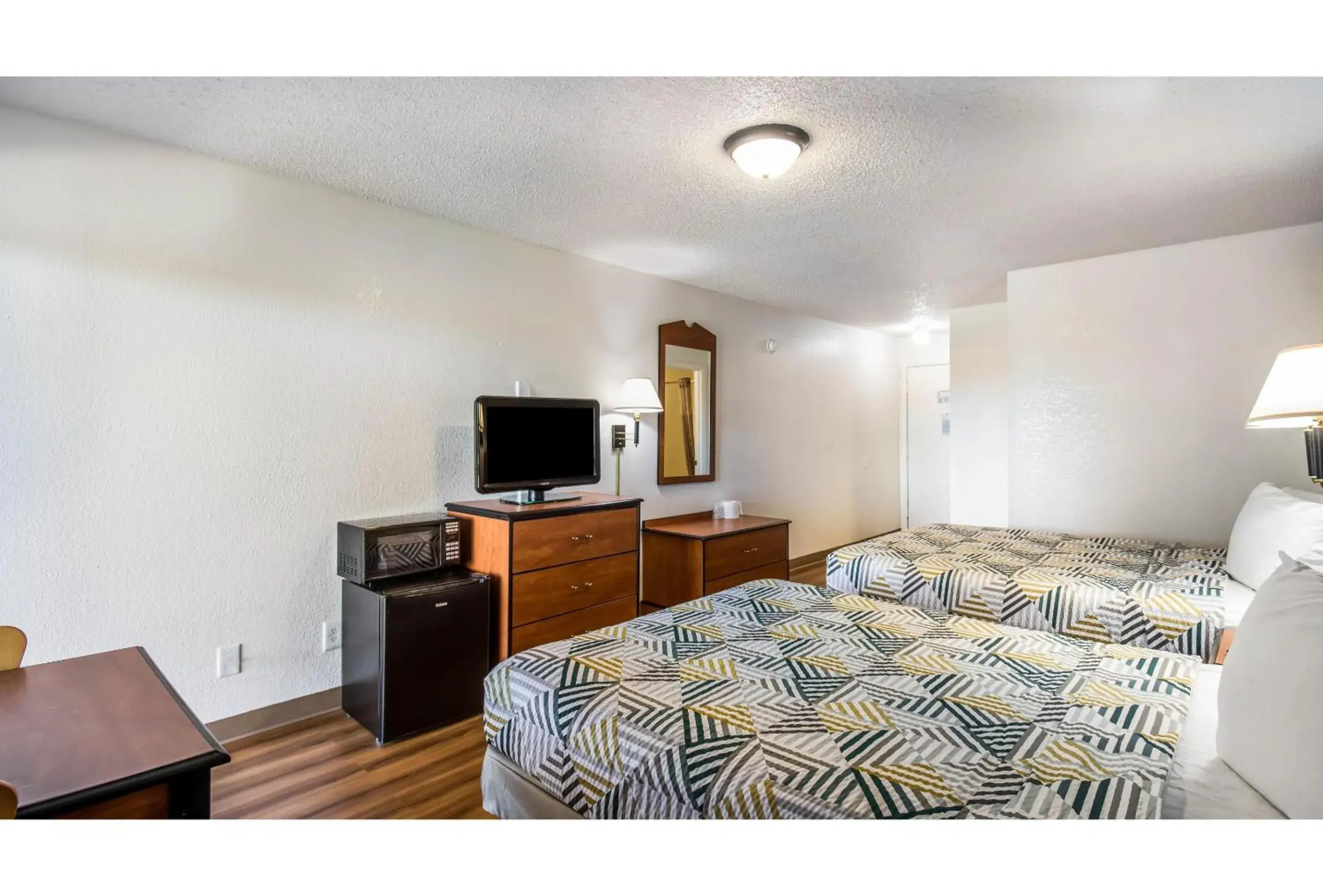 Queen Room with Two Queen Beds - Disability Access - Roll In Shower in Motel 6-Hot Springs, AR Queen Room with Two Queen Beds - Disability Access - Roll In Shower in Motel 6-Hot Springs, AR