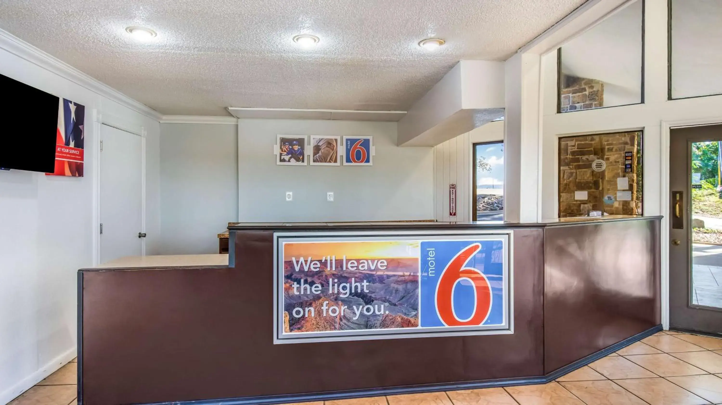 Lobby or reception in Motel 6-Hot Springs, AR Lobby or reception in Motel 6-Hot Springs, AR
