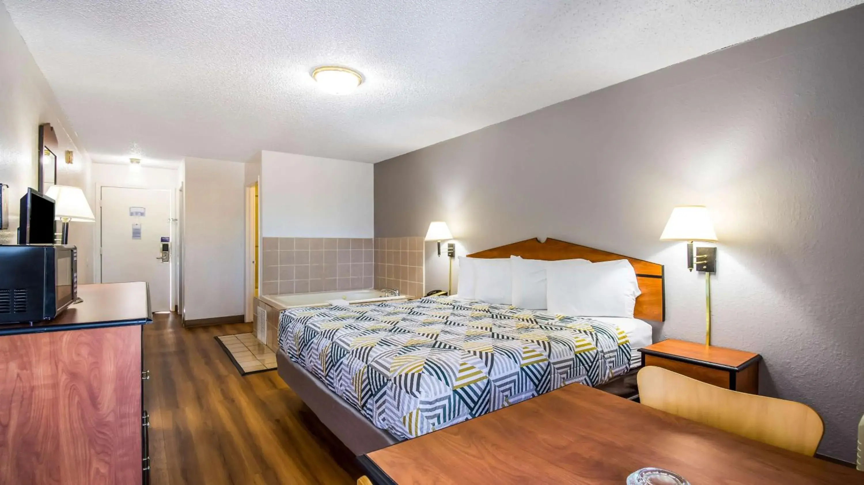 King Room - Disability Access - Non-Smoking in Motel 6-Hot Springs, AR King Room - Disability Access - Non-Smoking in Motel 6-Hot Springs, AR