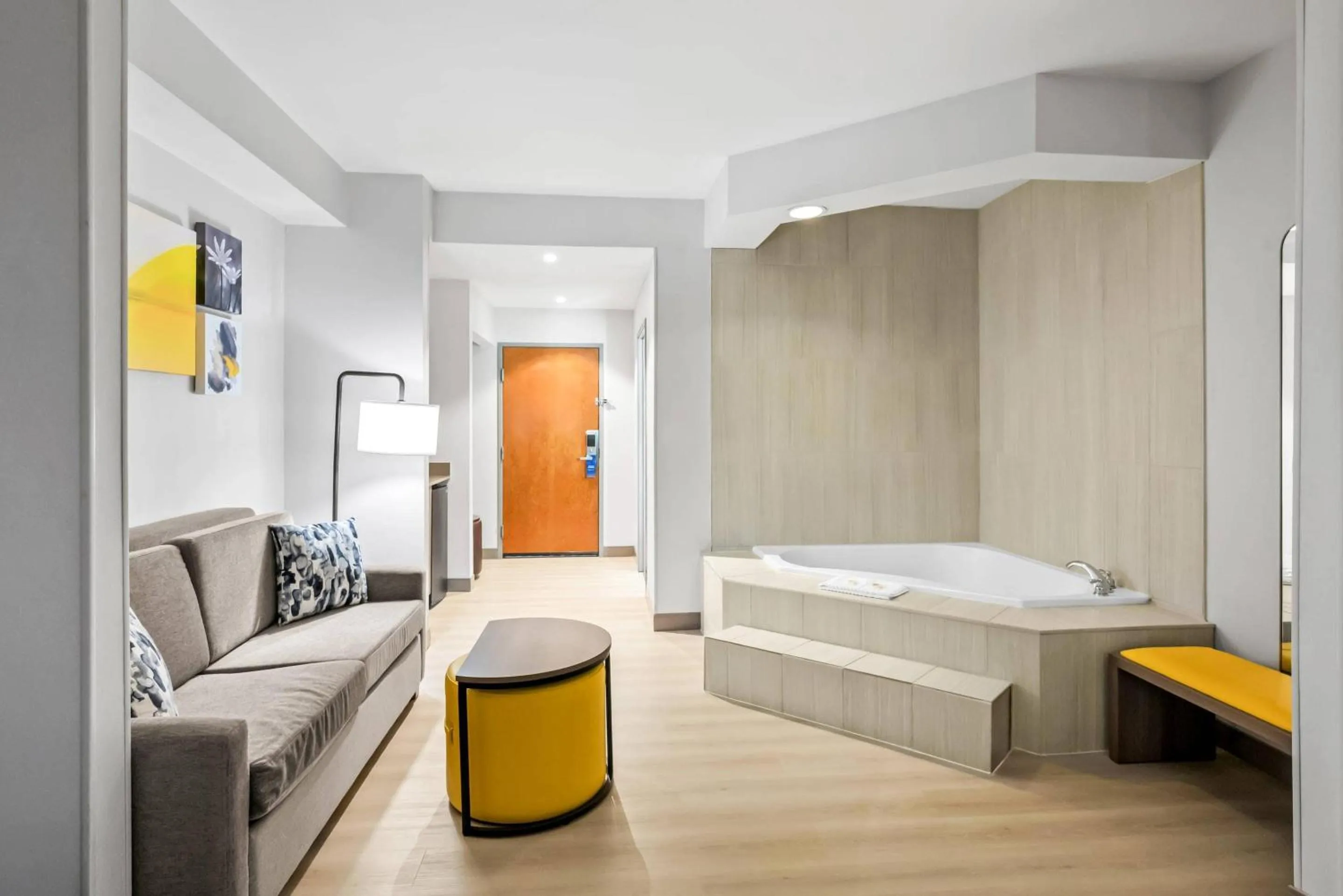 Bedroom, Bed in Comfort Suites Conway