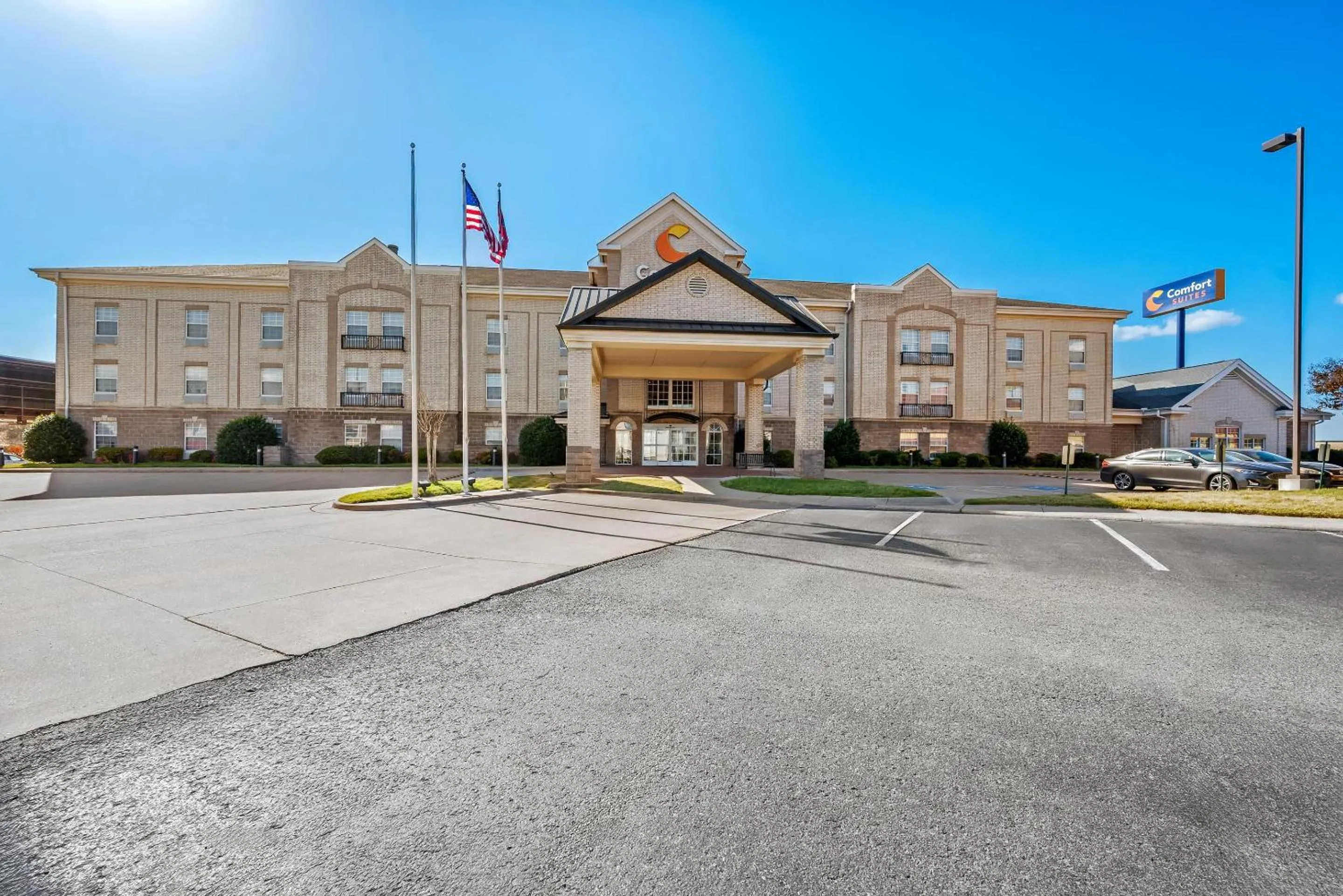 Property building in Comfort Suites Conway