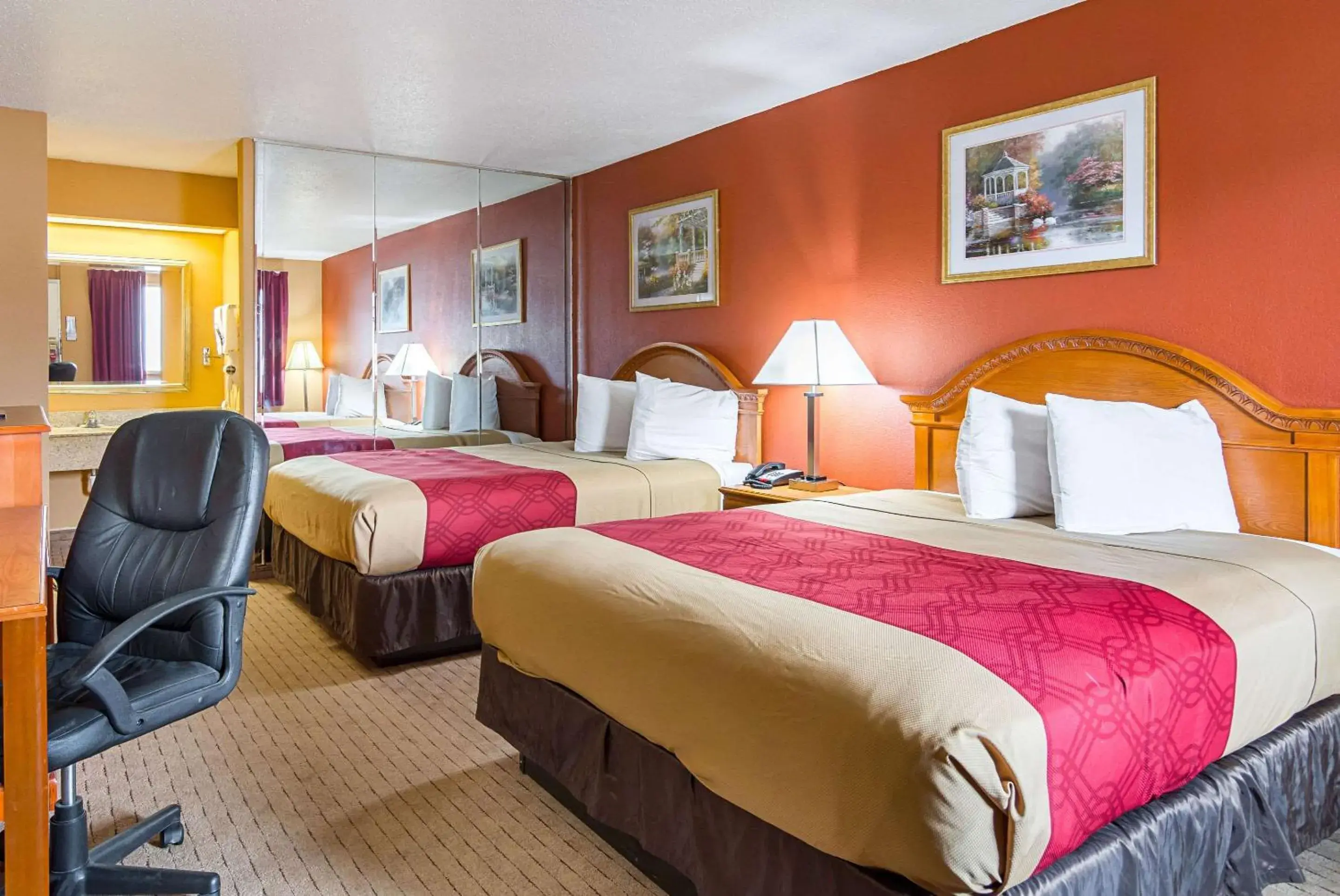 Photo of the whole room, Bed in Econo Lodge Jacksonville near Little Rock Air Force Base Photo of the whole room, Bed in Econo Lodge Jacksonville near Little Rock Air Force Base