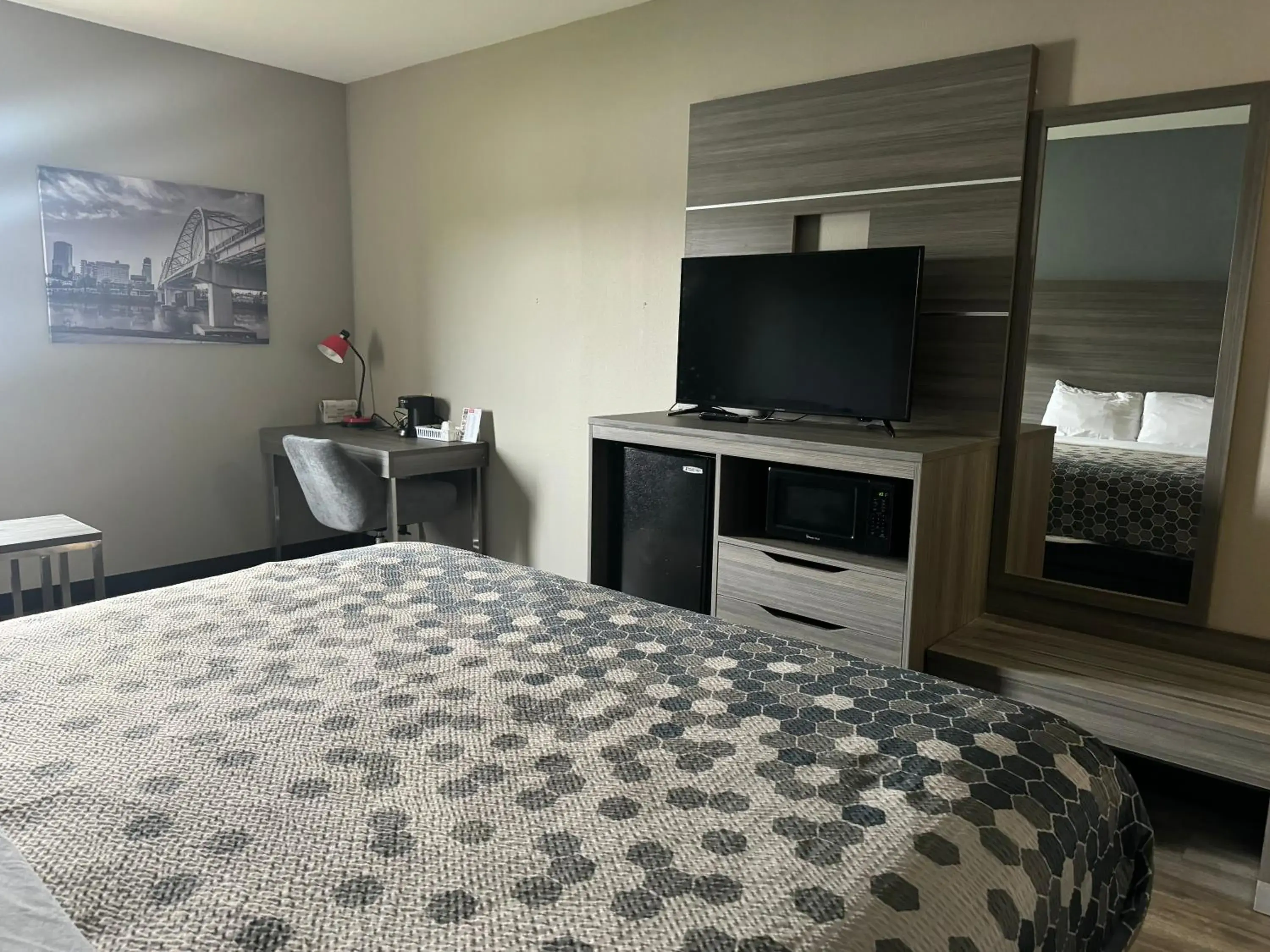 King Room with Roll-In Shower - Disability Access in Econo Lodge Inn & Suites Pritchard Road North Little Rock King Room with Roll-In Shower - Disability Access in Econo Lodge Inn & Suites Pritchard Road North Little Rock