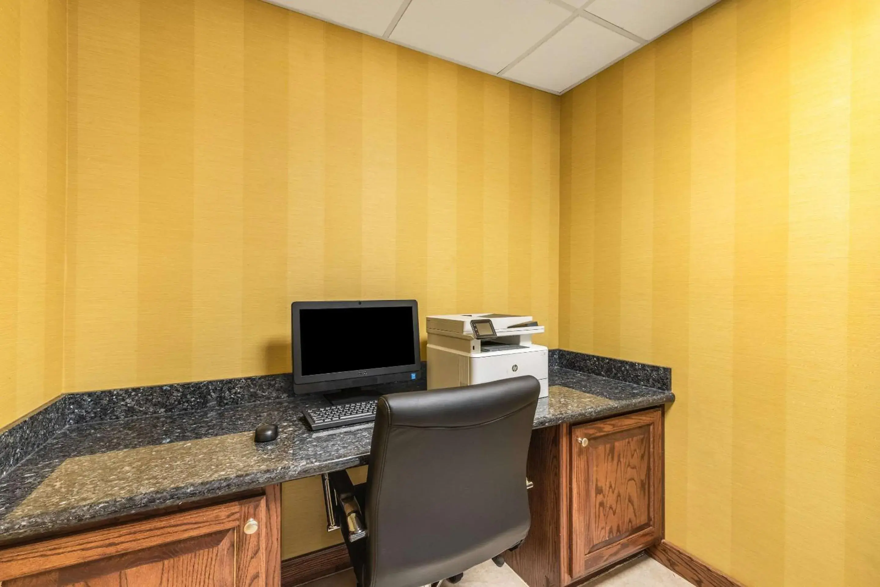 Business facilities in Econo Lodge Inn & Suites North Little Rock