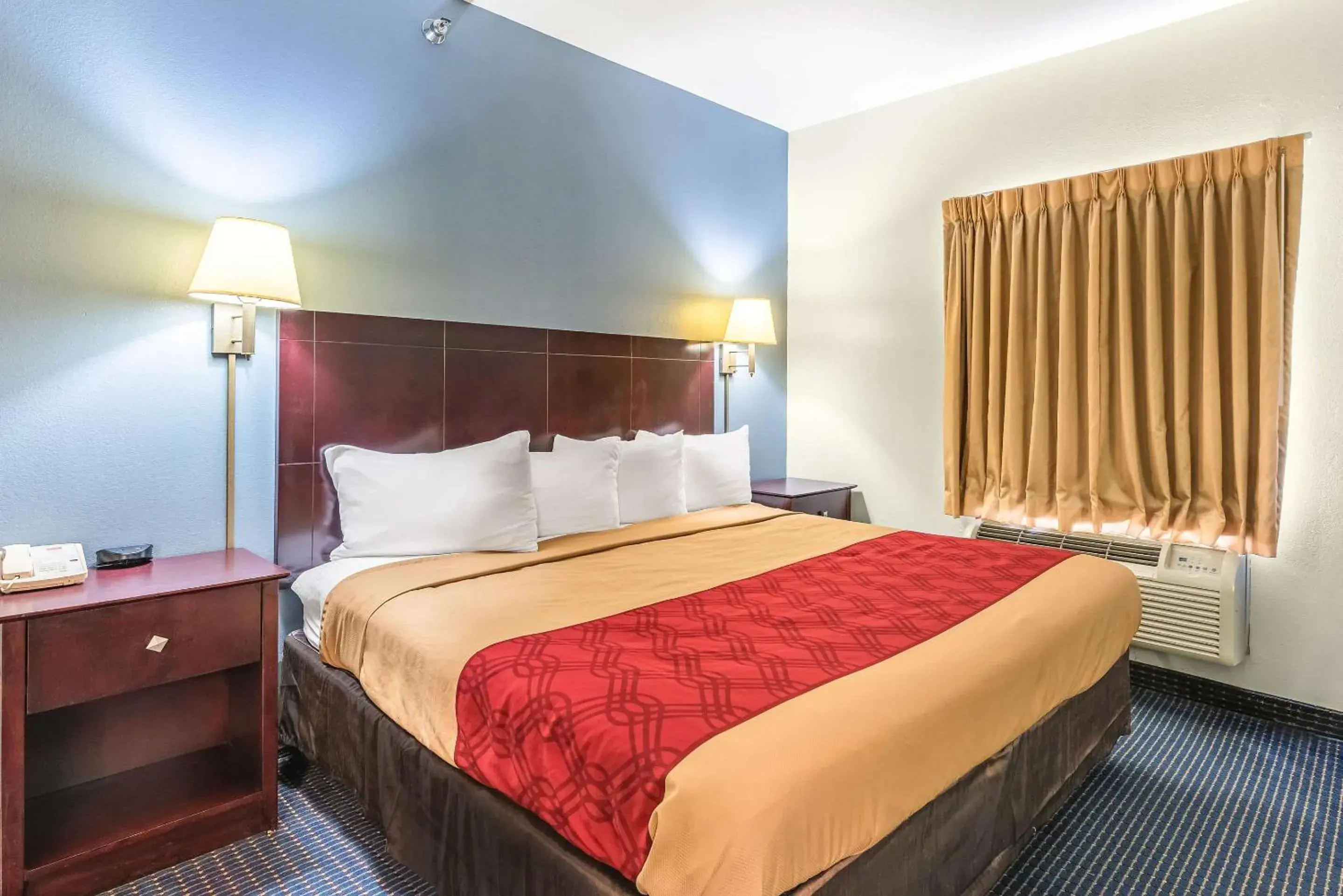 Bedroom, Bed in Econo Lodge Inn & Suites North Little Rock