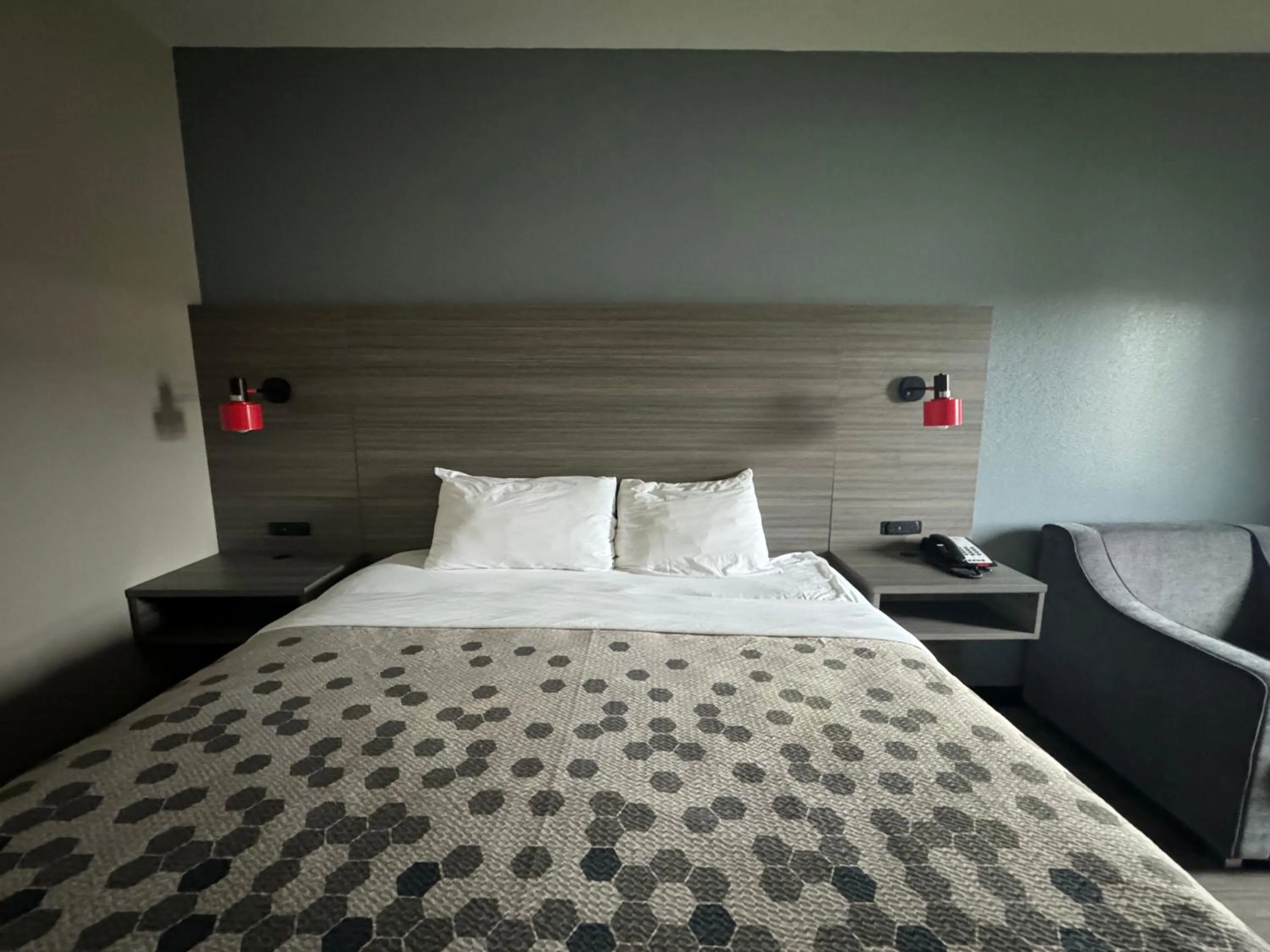 Bed in Econo Lodge Inn & Suites Pritchard Road North Little Rock