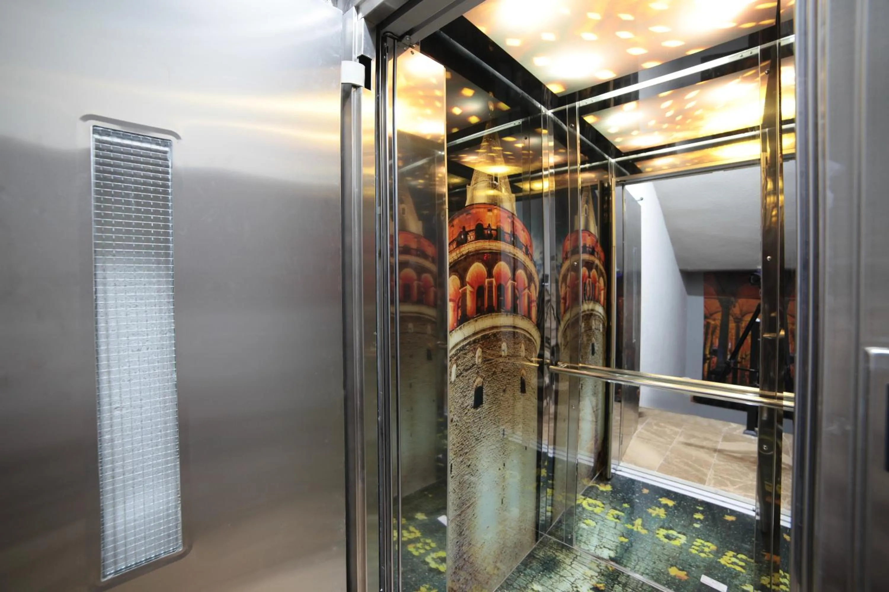 elevator in Ardilas Residence