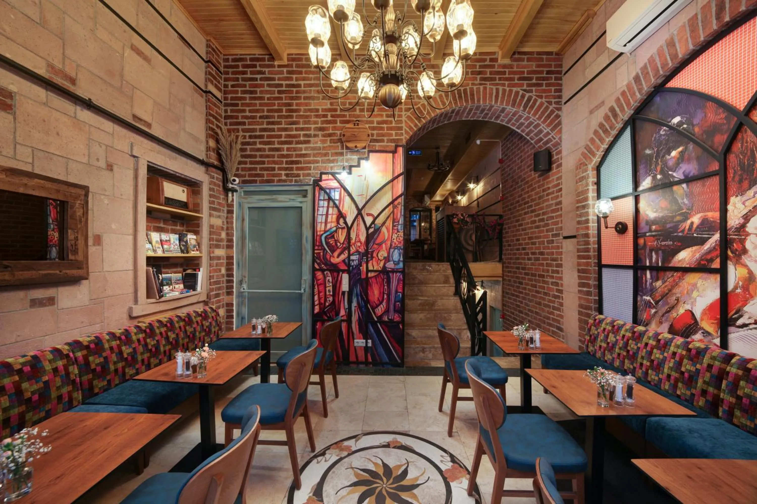 Restaurant/places to eat in Ardilas Residence