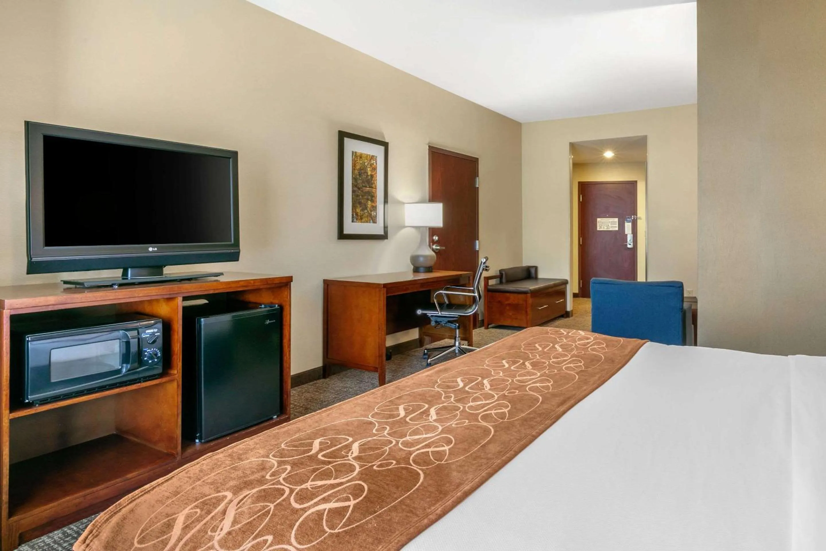 Bedroom, Bed in Comfort Suites Forrest City