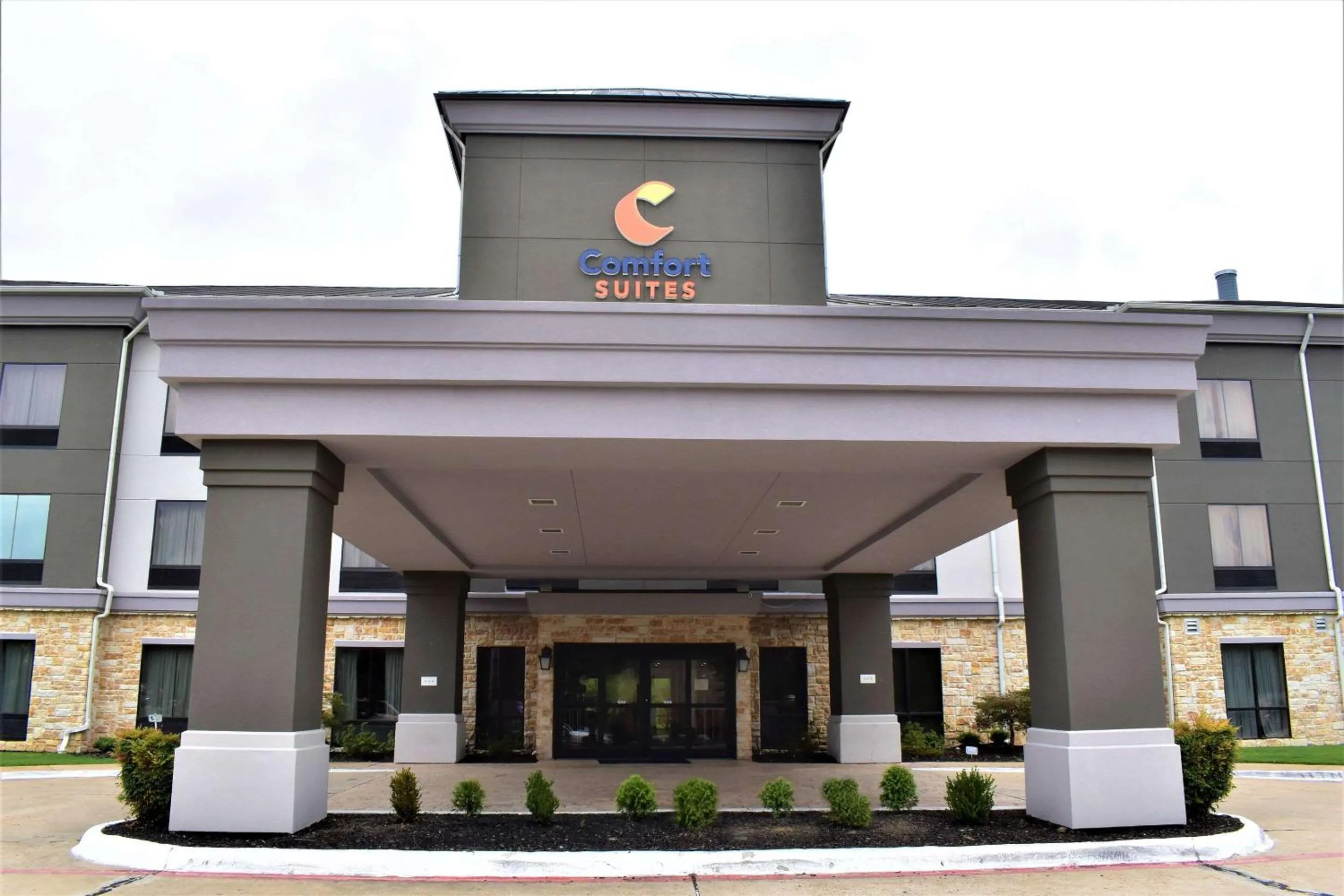 Property building in Comfort Suites Forrest City