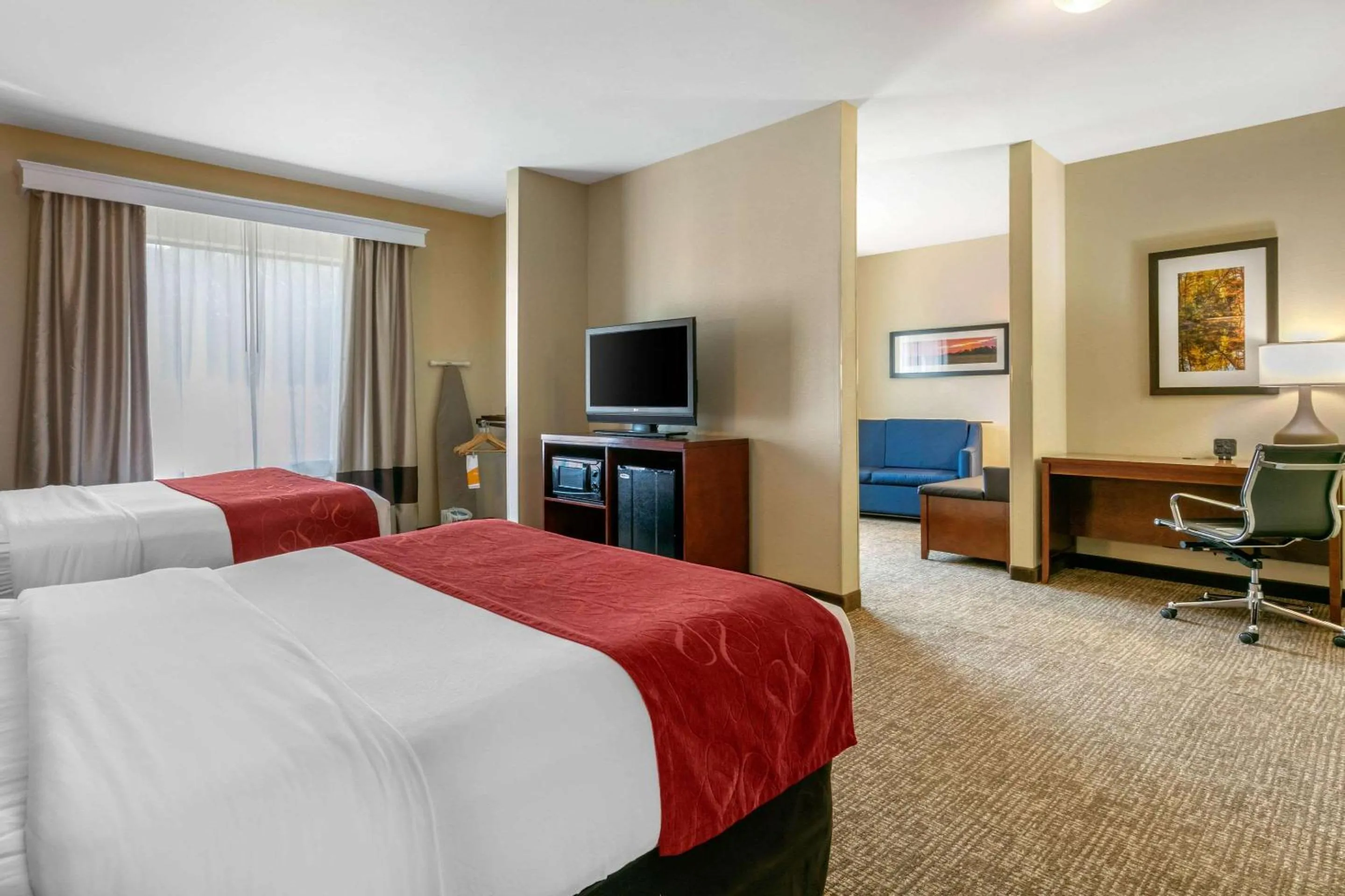 Bedroom, Bed in Comfort Suites Forrest City