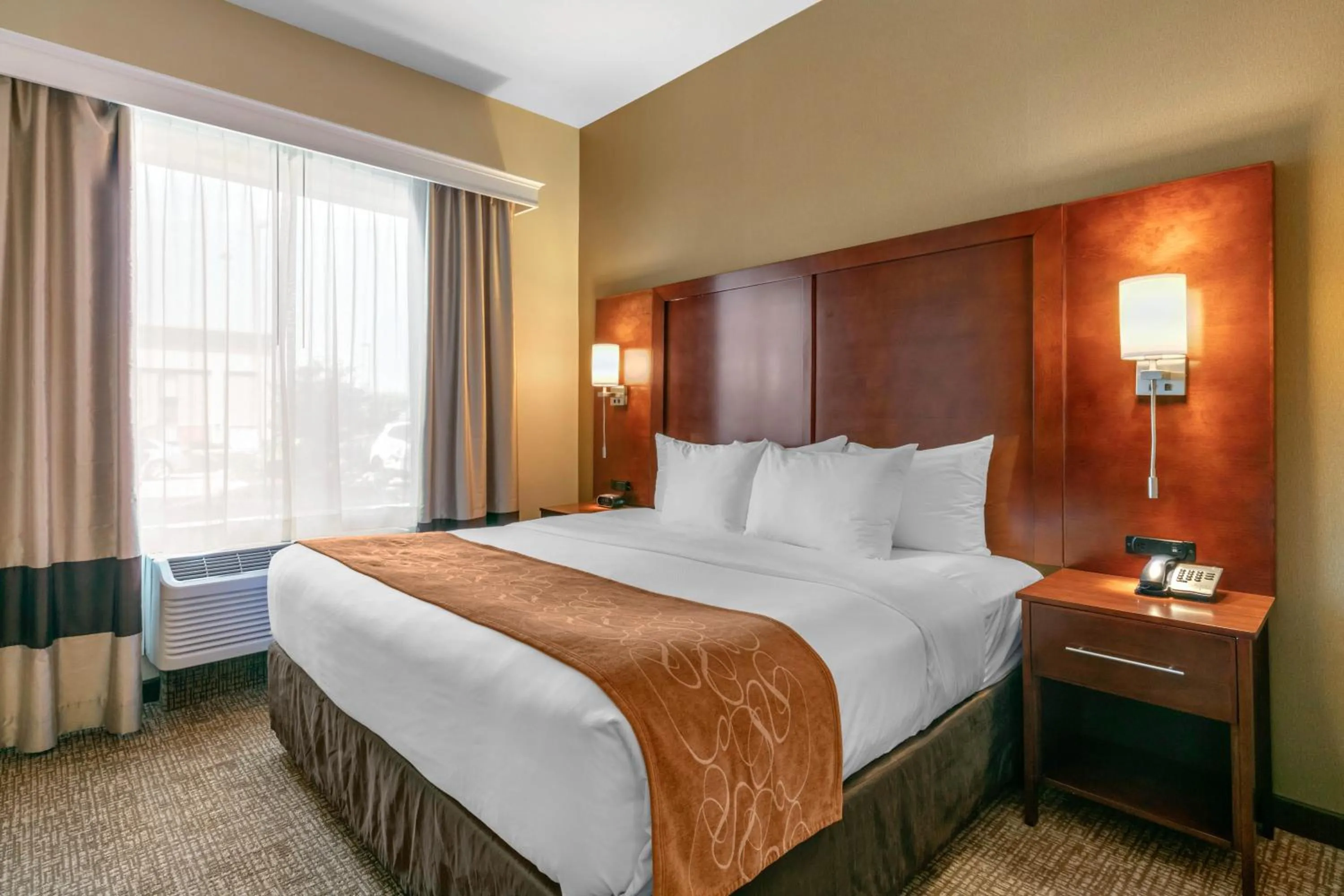 Bed in Comfort Suites Forrest City