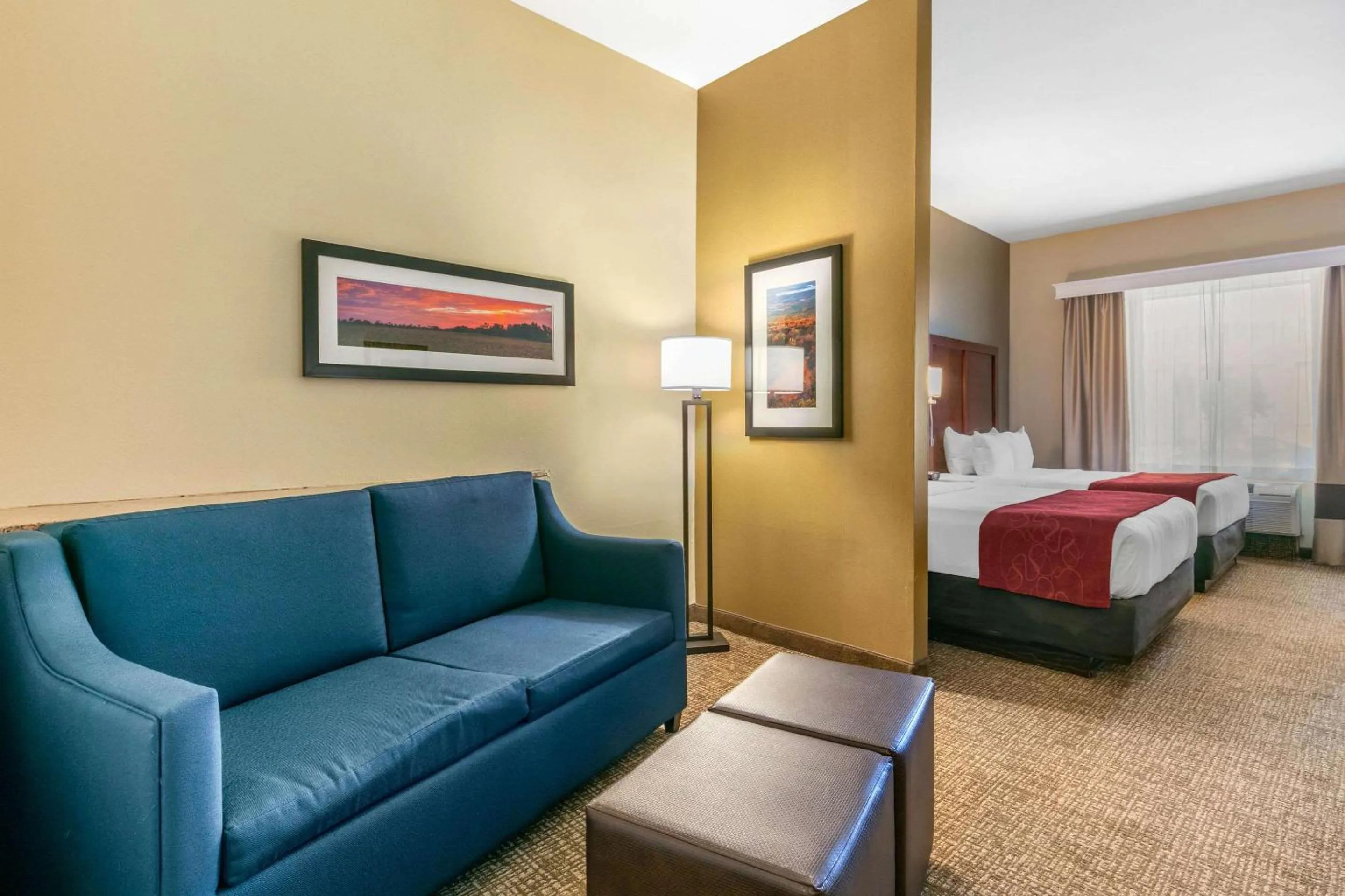 Bedroom, Bed in Comfort Suites Forrest City