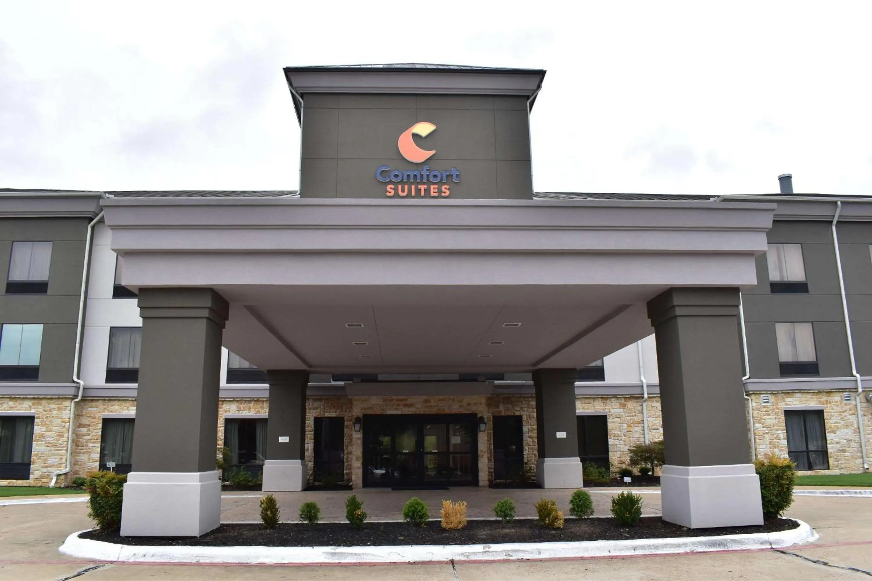 Property building in Comfort Suites Forrest City