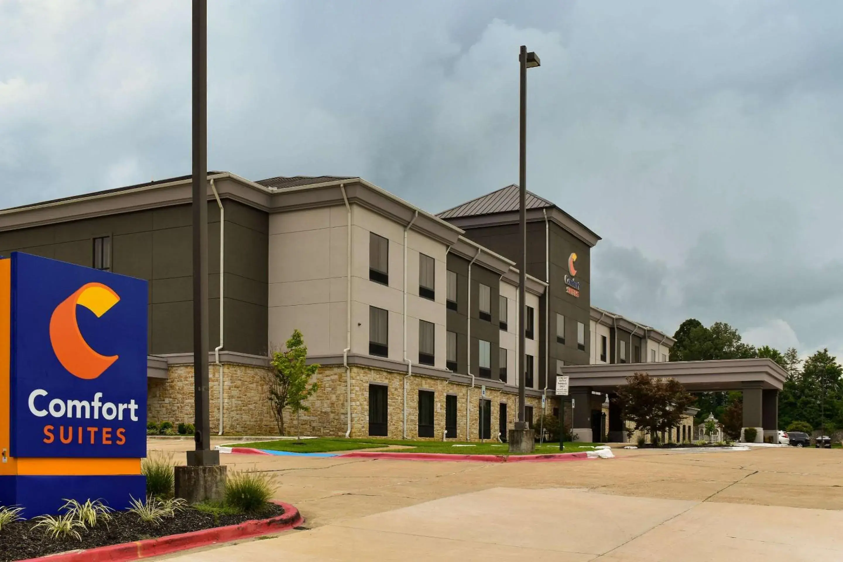 Property building in Comfort Suites Property building in Comfort Suites