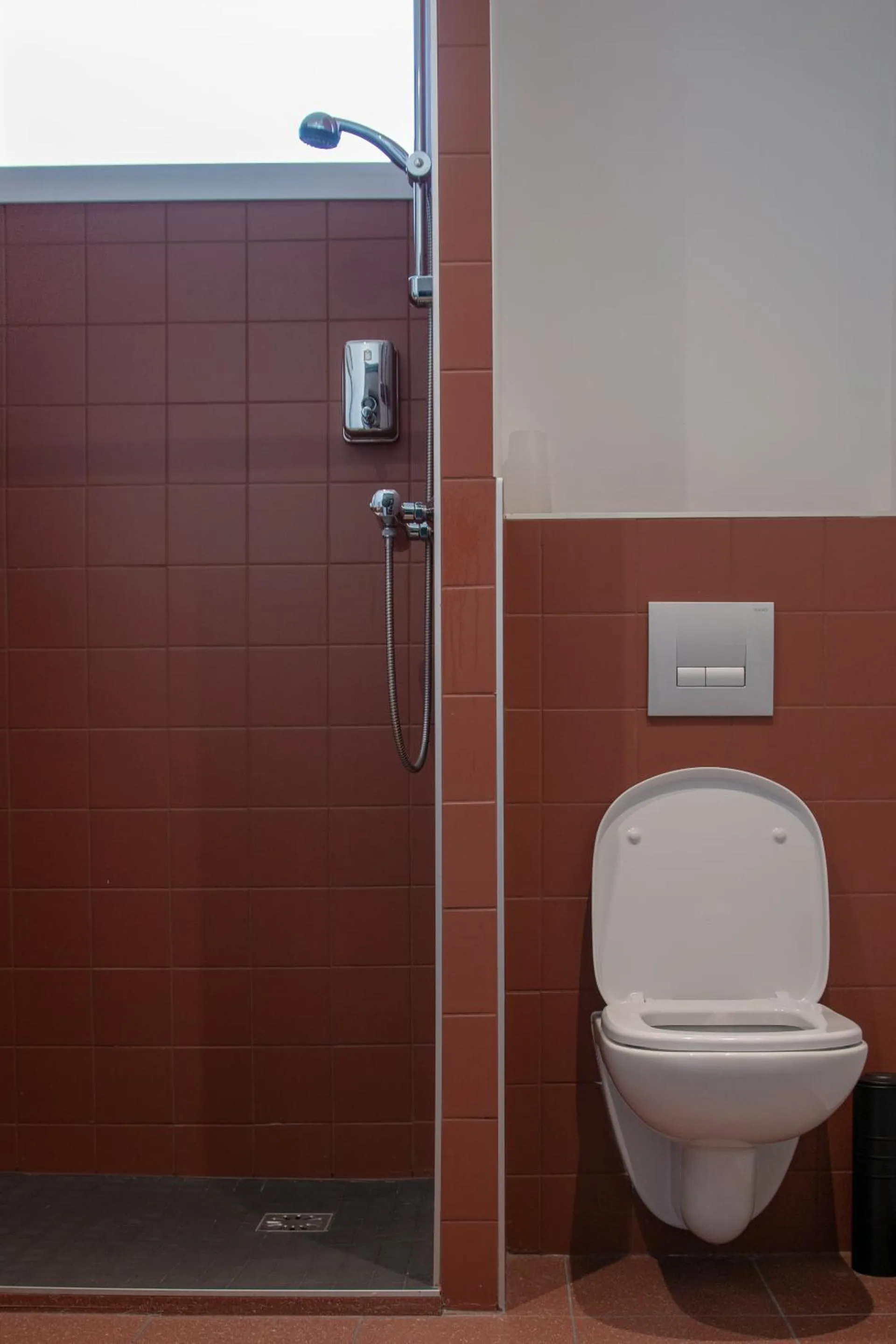 Shower in The People - Paris Bercy