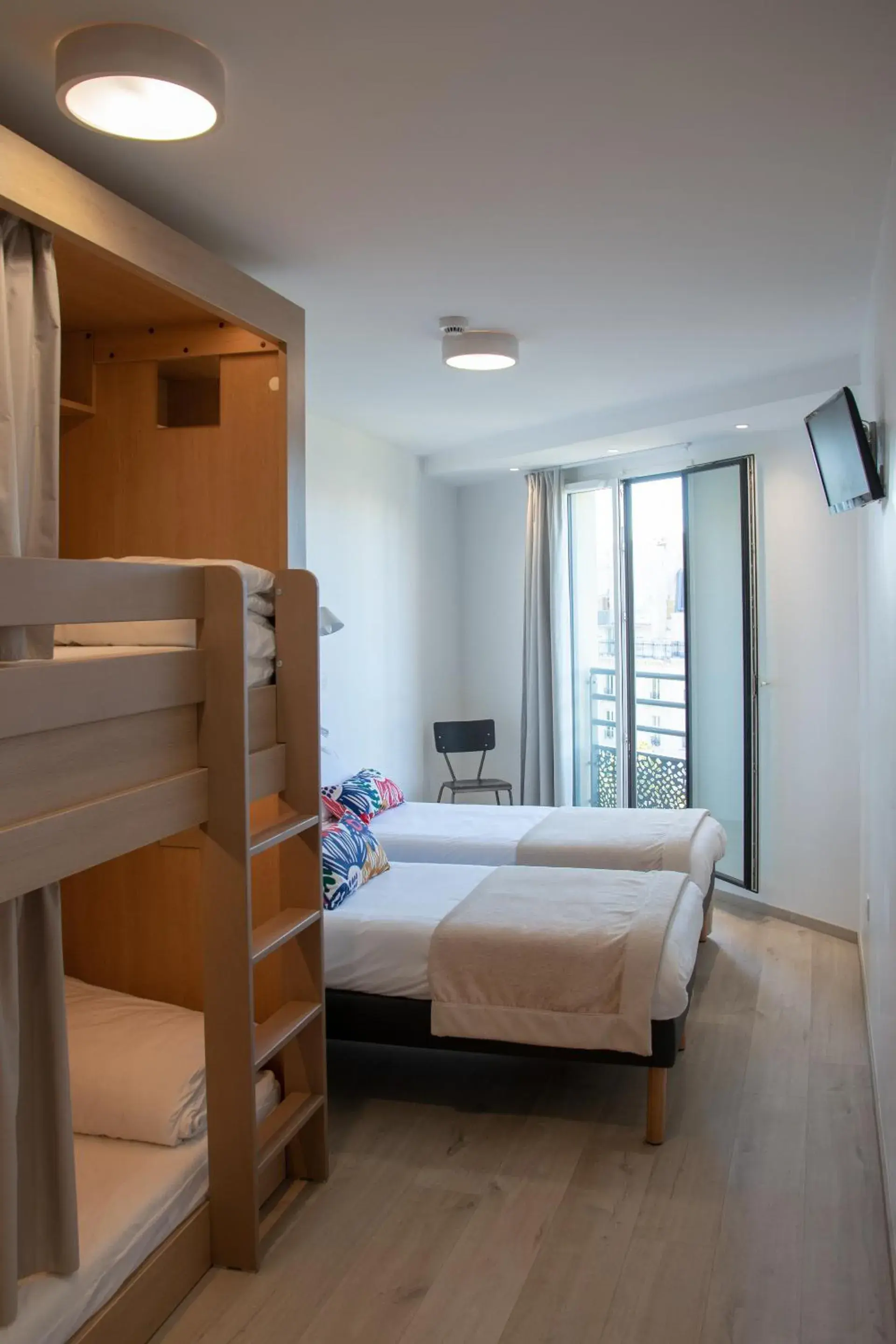 Photo of the whole room, Bed in The People - Paris Bercy Photo of the whole room, Bed in The People - Paris Bercy