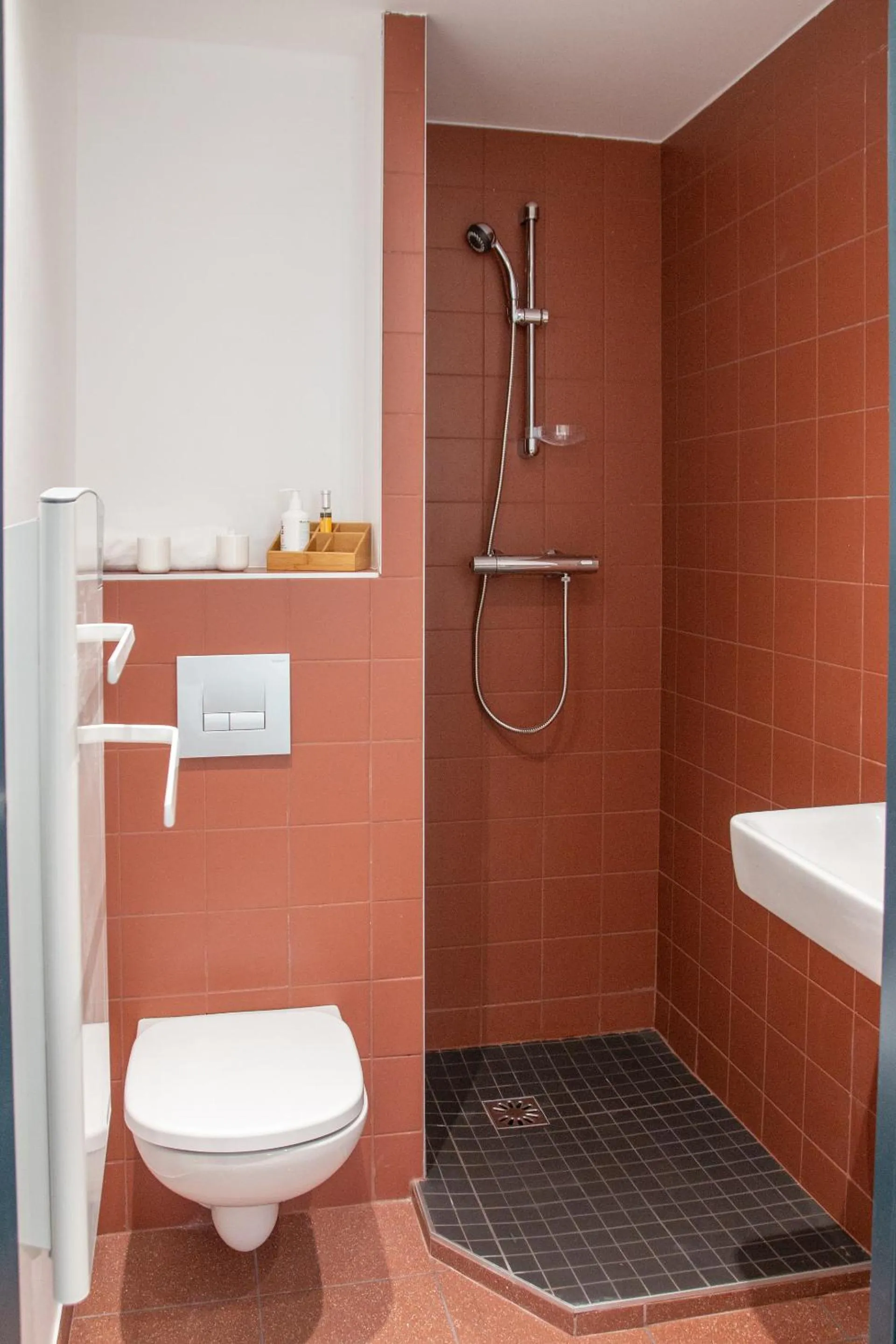 Shower in The People - Paris Bercy