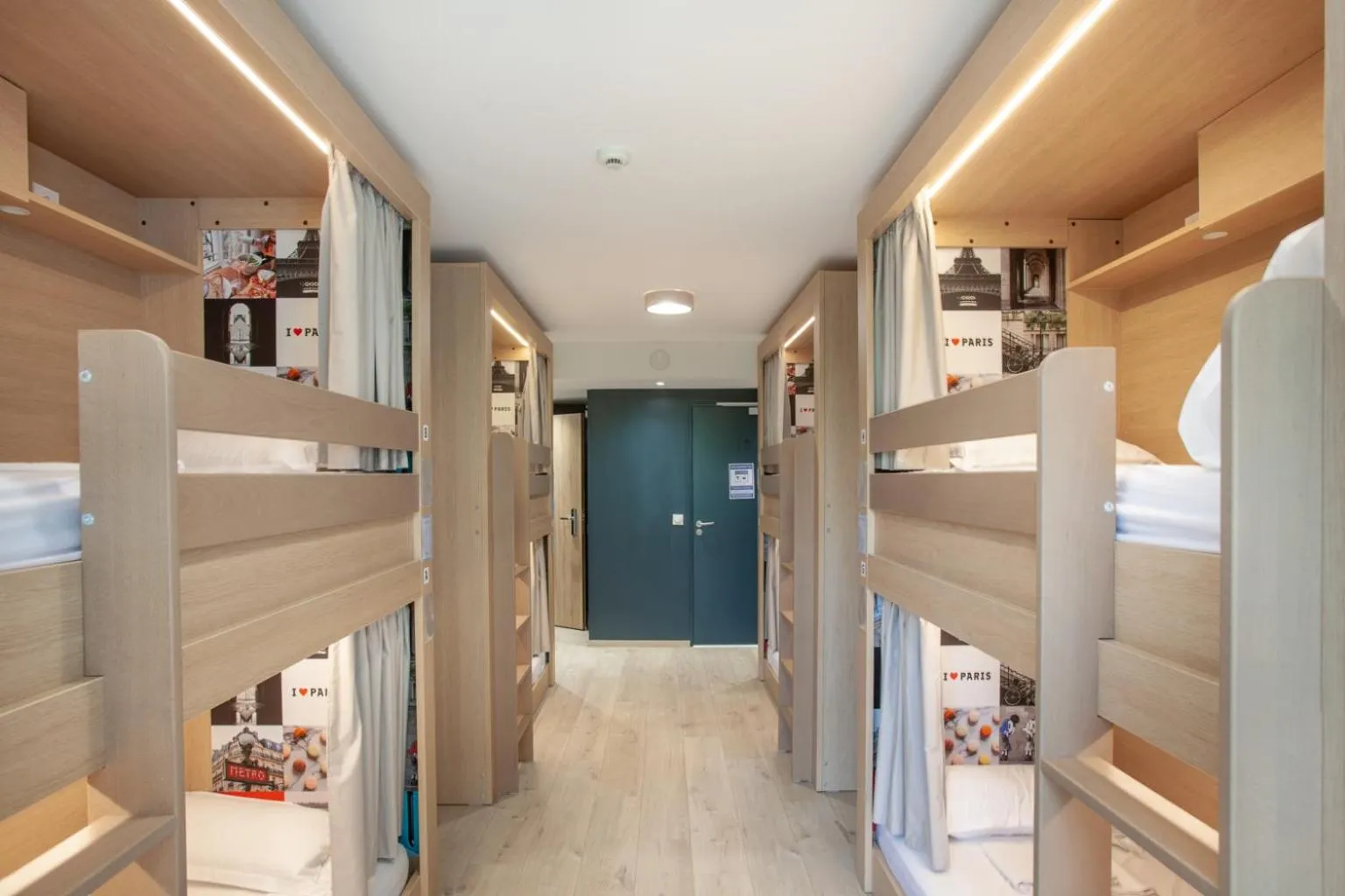 Bedroom in The People - Paris Bercy