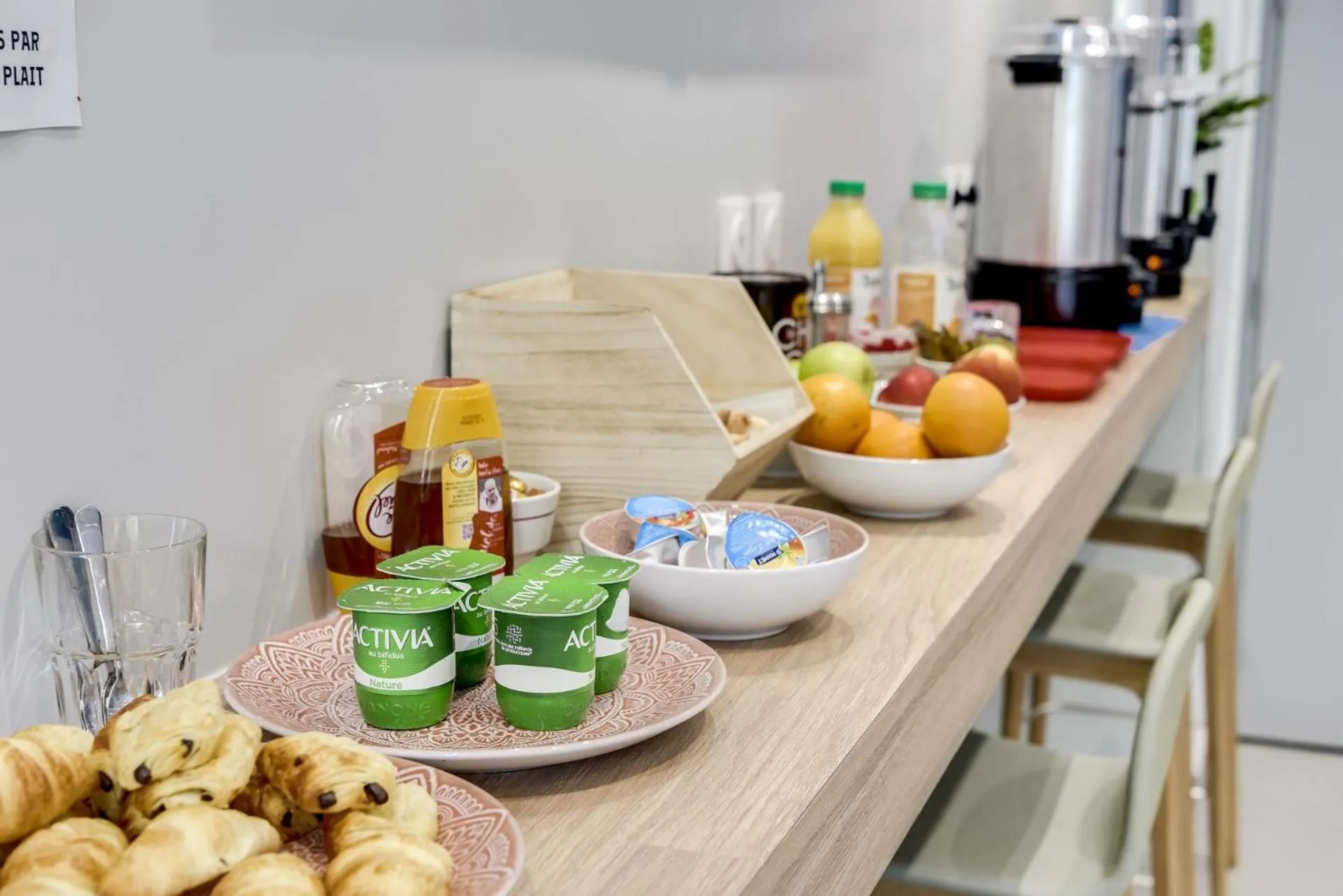 Food and drinks in The People - Paris Bercy