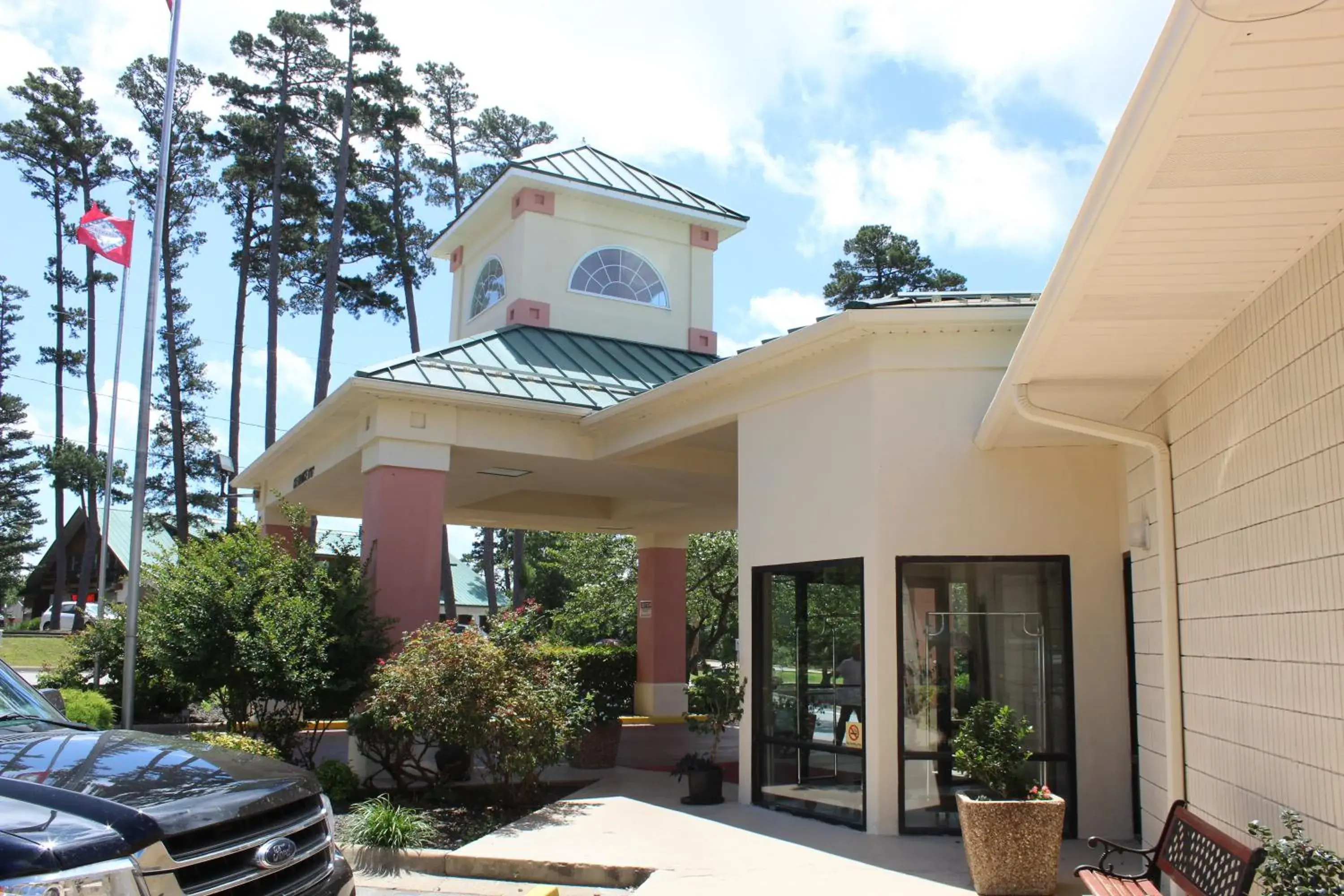 Property building in Super 8 by Wyndham Eureka Springs Property building in Super 8 by Wyndham Eureka Springs