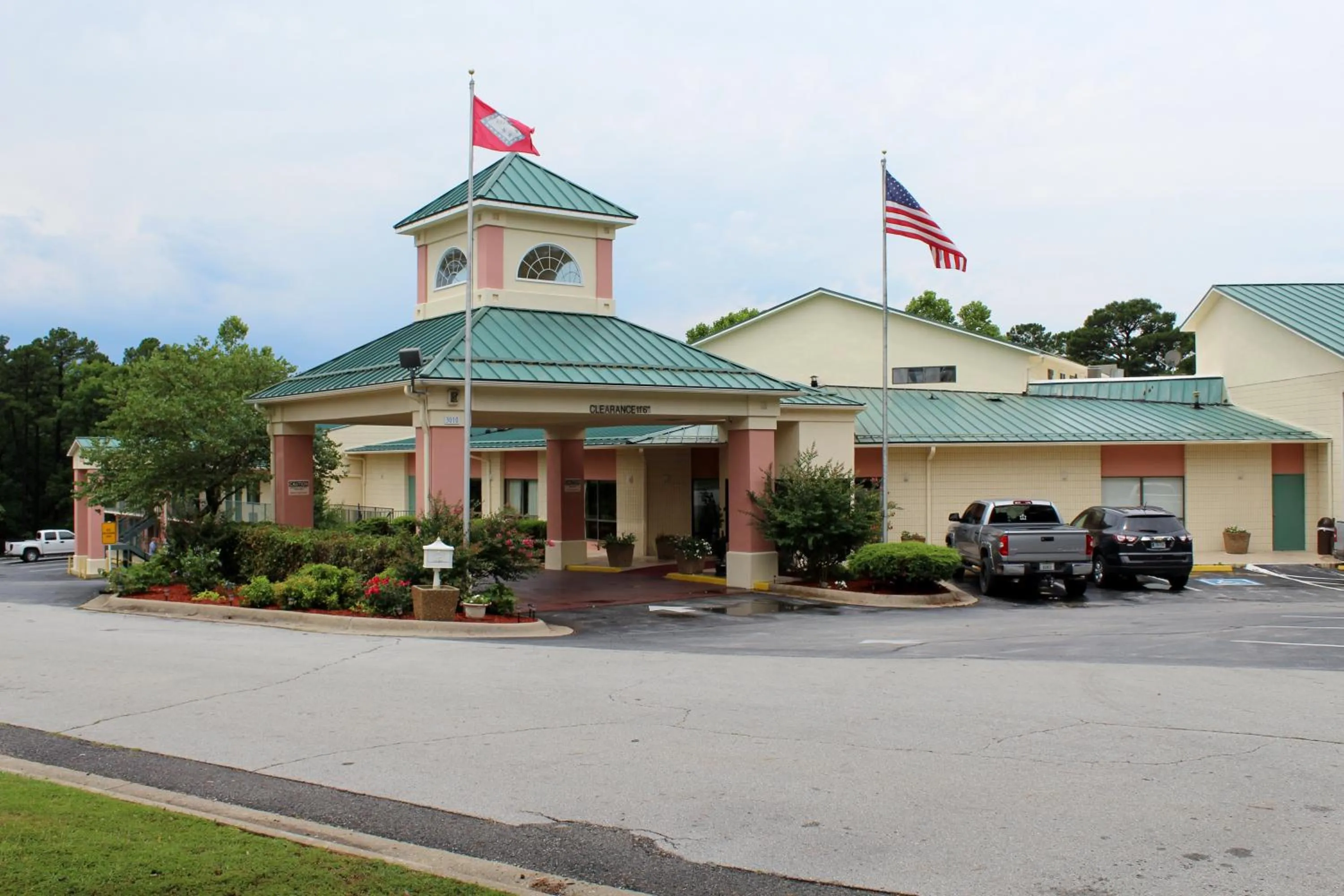 Facade/entrance in Super 8 by Wyndham Eureka Springs