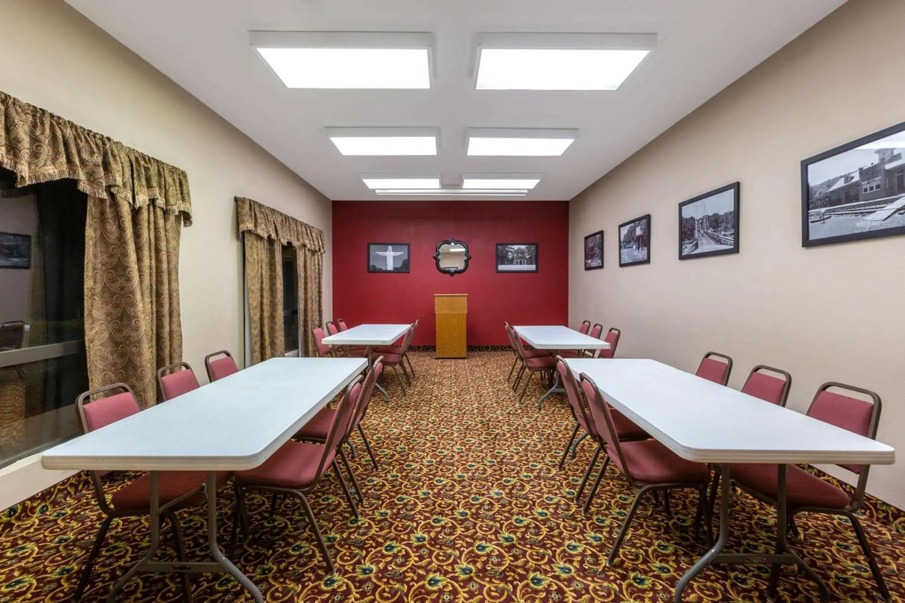 On site in Super 8 by Wyndham Eureka Springs On site in Super 8 by Wyndham Eureka Springs