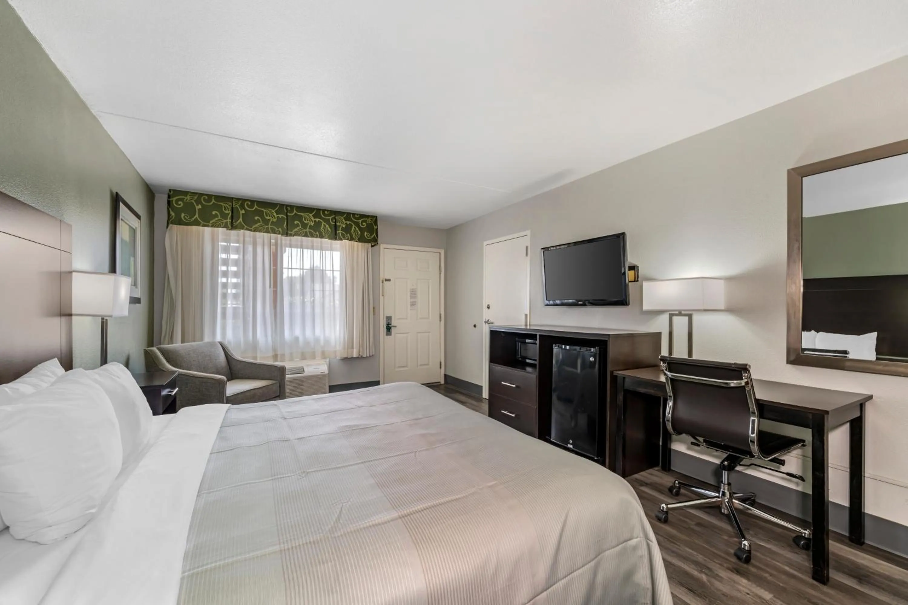 Bed in Quality Inn Siloam Springs West