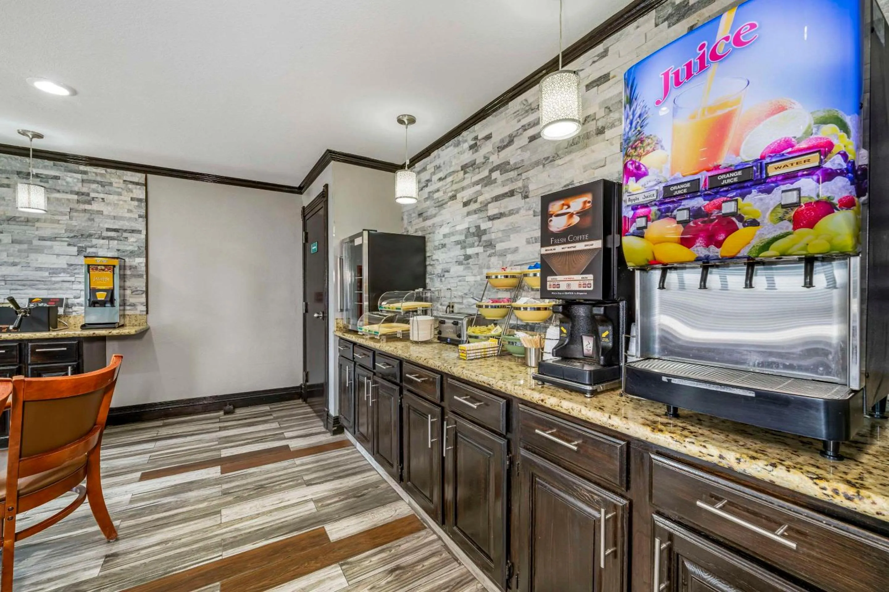 Breakfast in Quality Inn Siloam Springs West