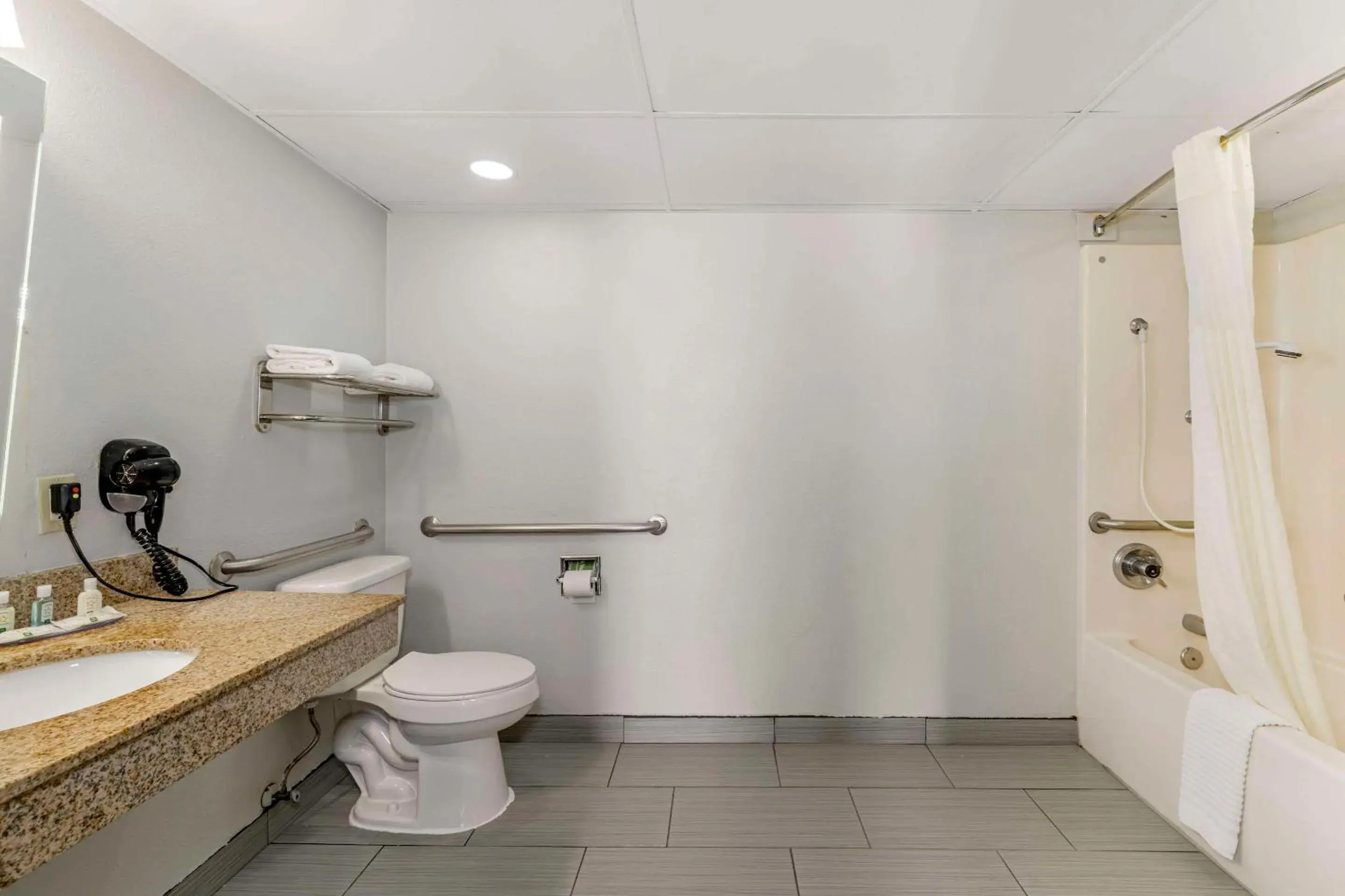 Bedroom in Quality Inn Siloam Springs West Bedroom in Quality Inn Siloam Springs West